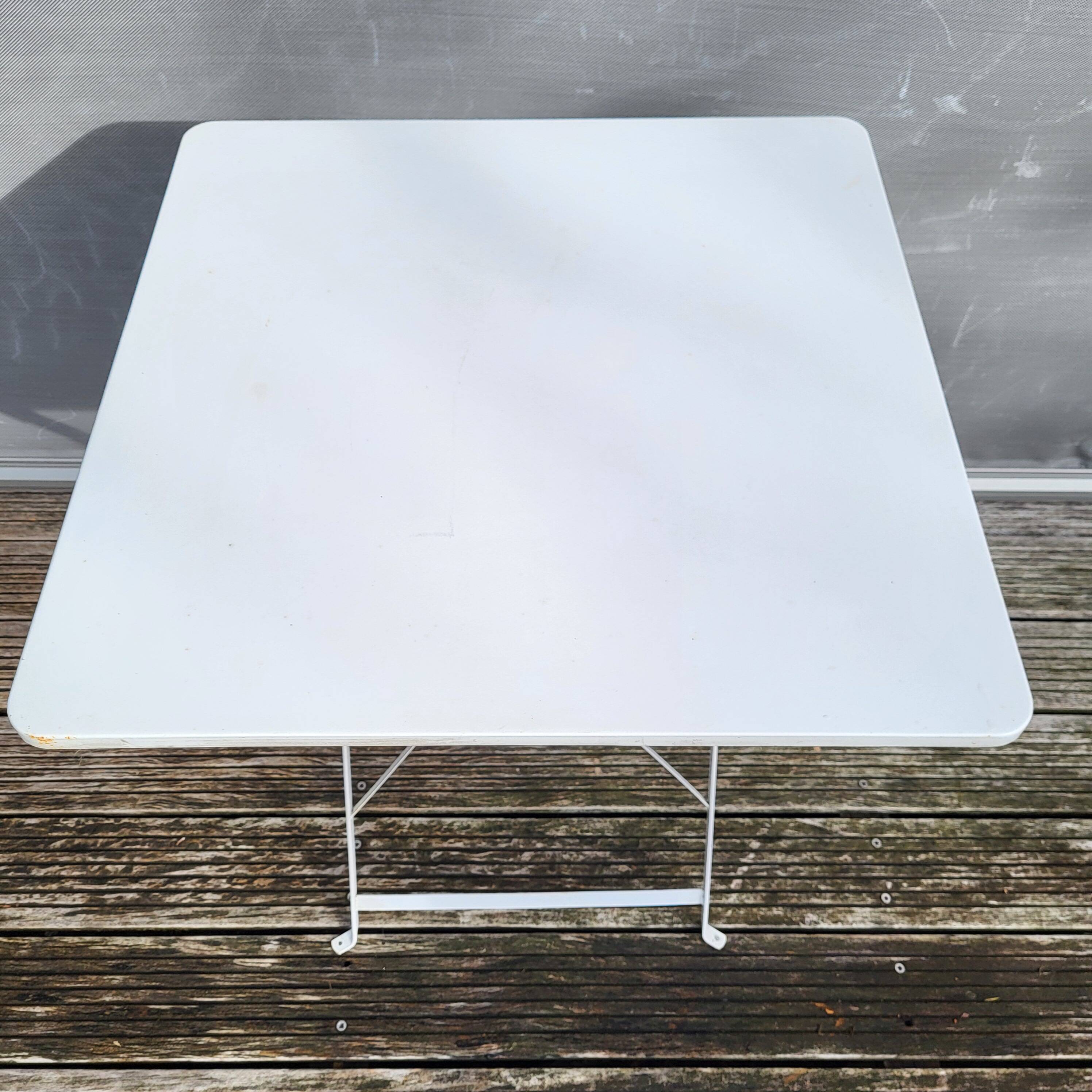 White Christmas folding bistro table