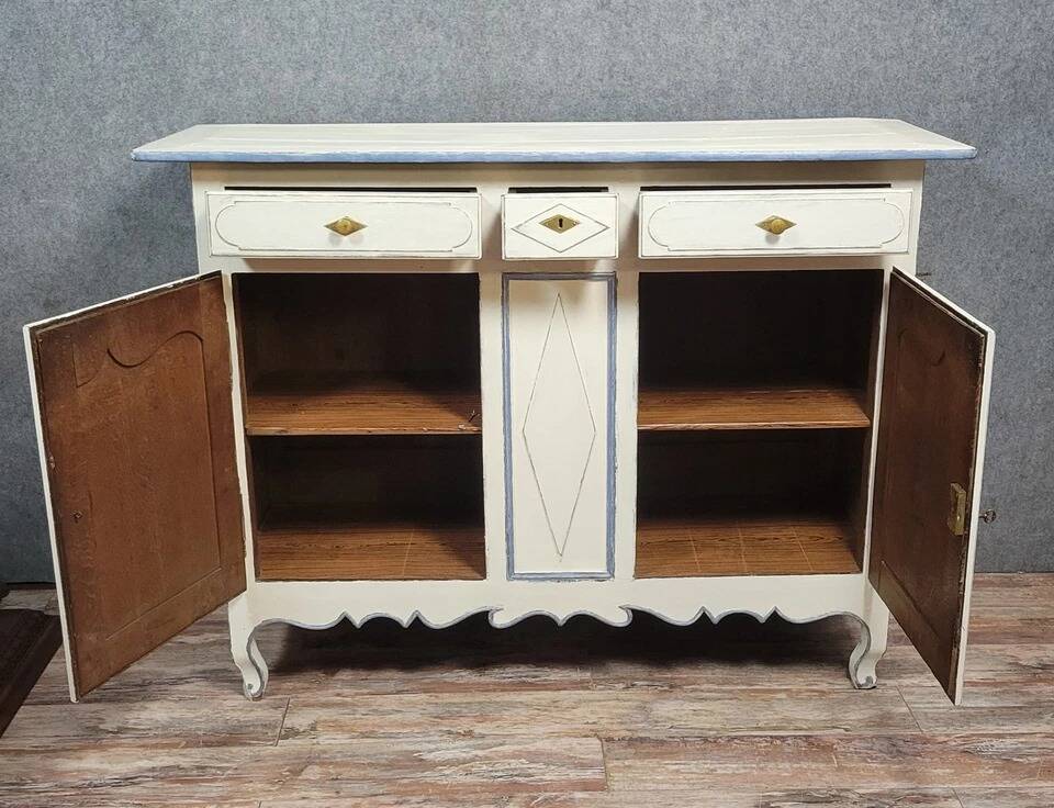 Très grand Buffet d'appui époque Louis XV en bois laqué vers 1750