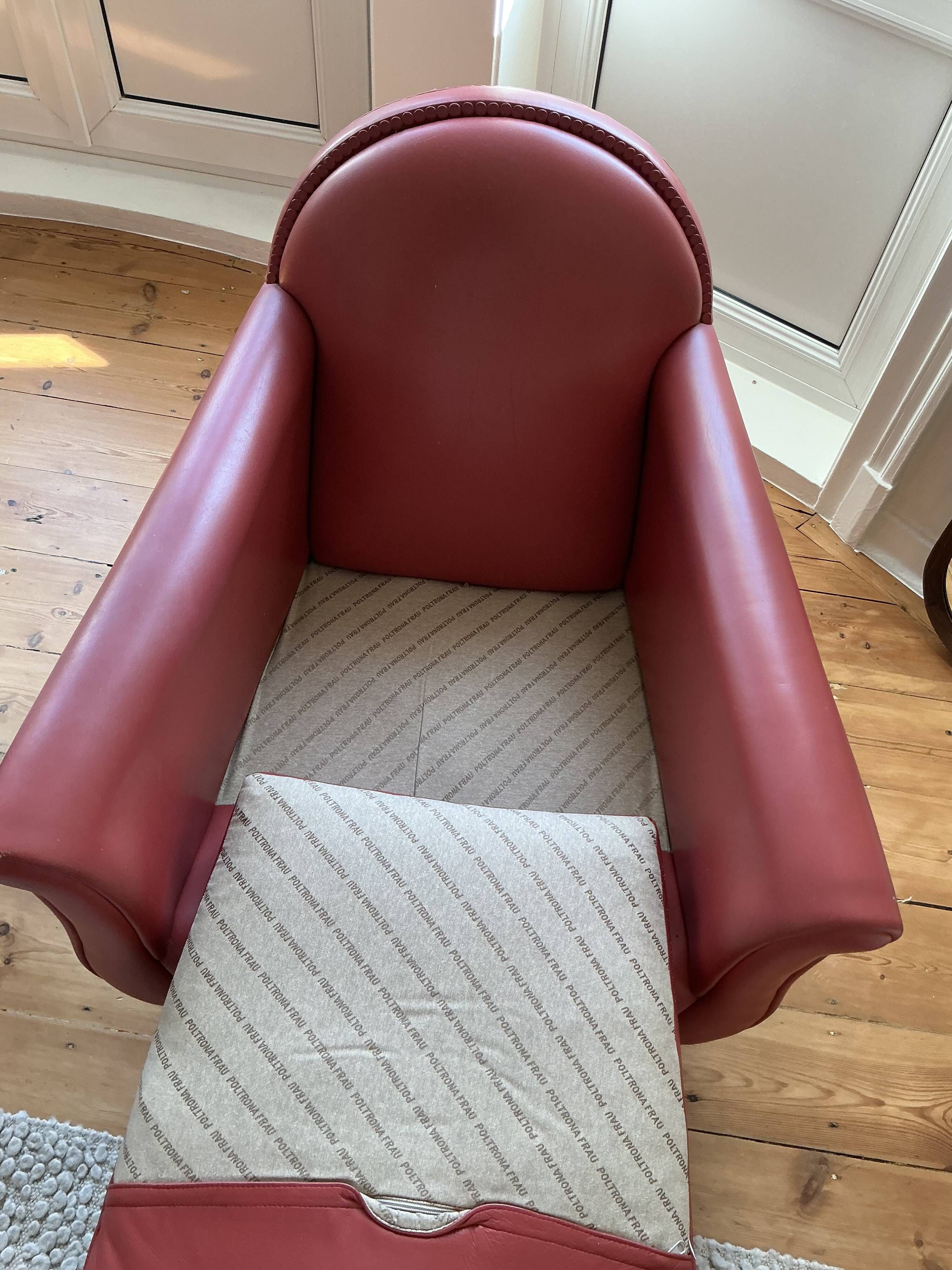 Pair of Lyra armchairs – Renzo Frau for Poltrona Frau – burgundy leather