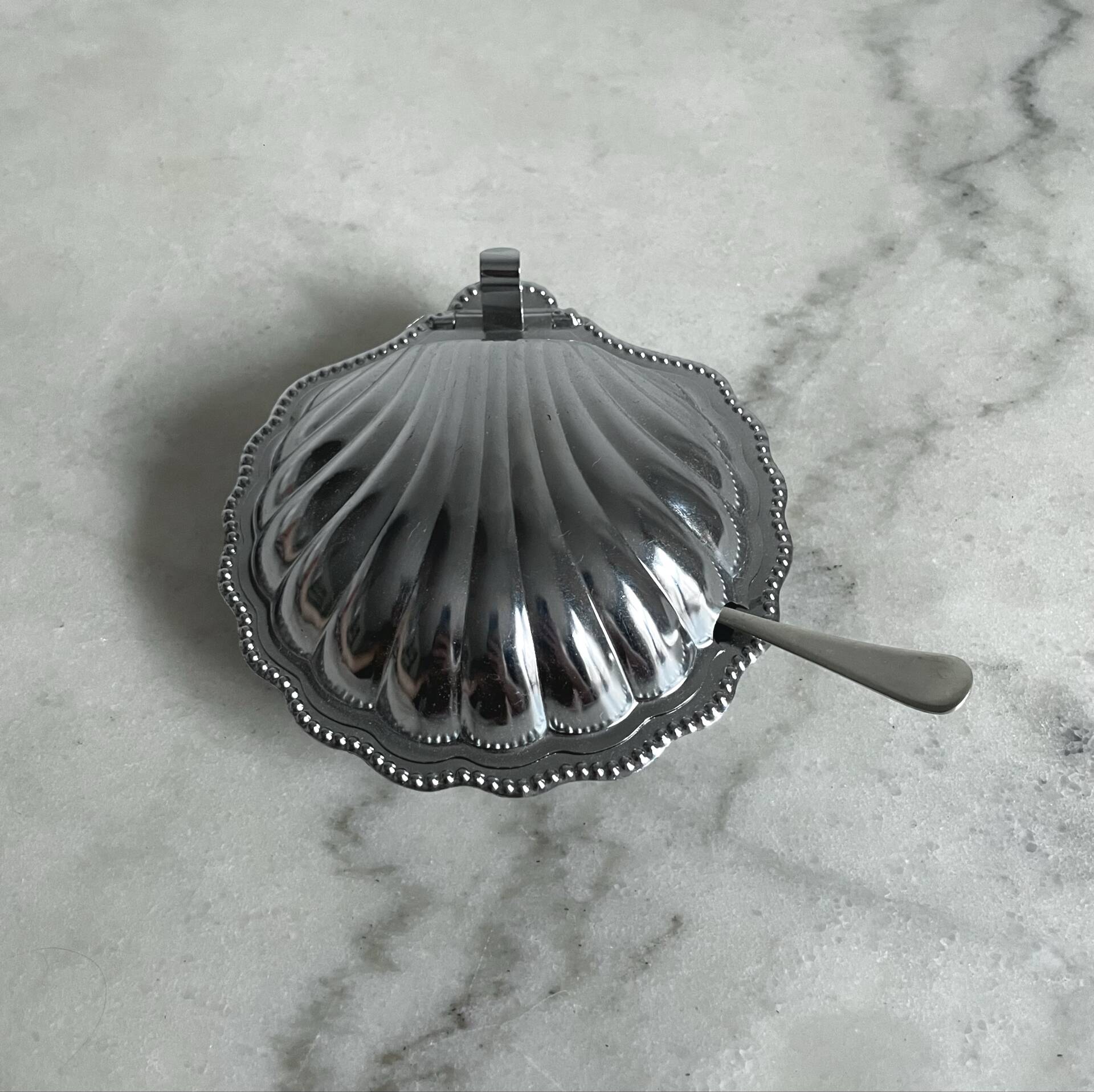 Vintage shell butter dish