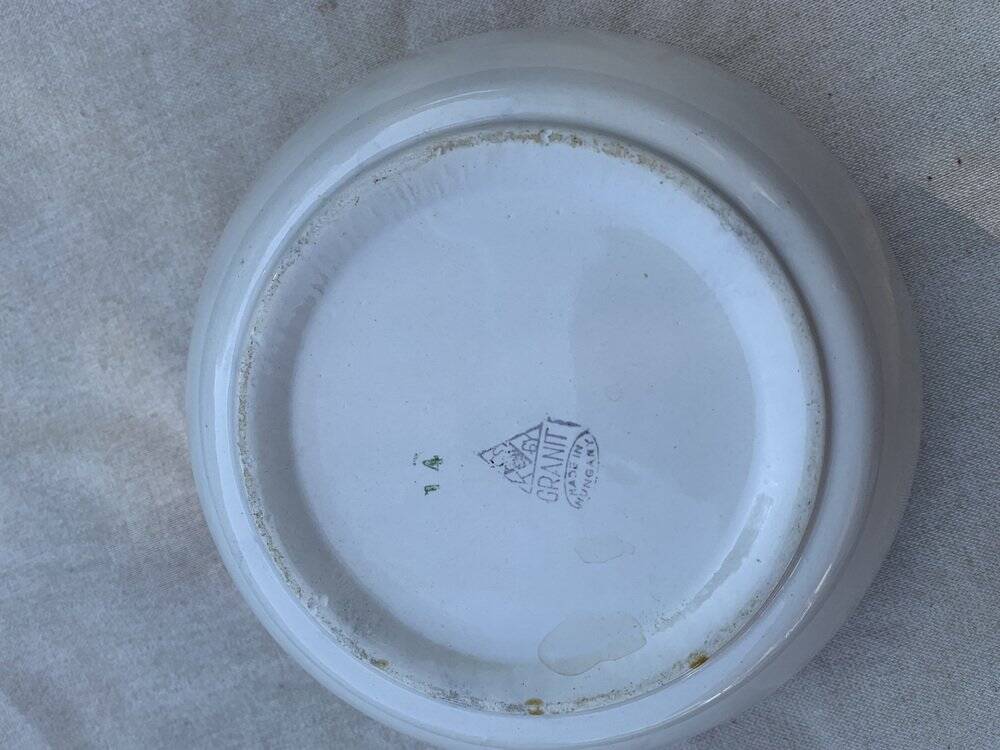 Large Hungarian folk bowl in cream and red ceramic, mid-20th century, H. 11 cm