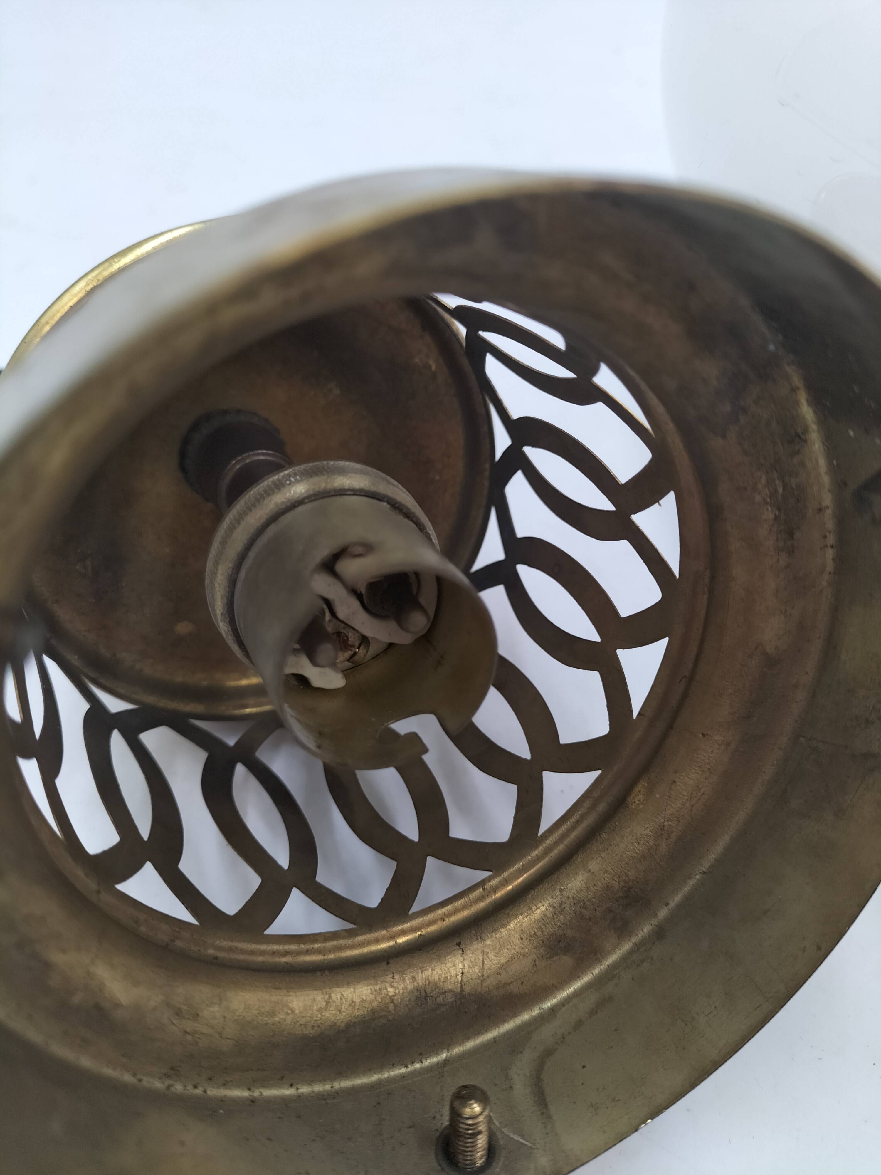 White opaline suspension