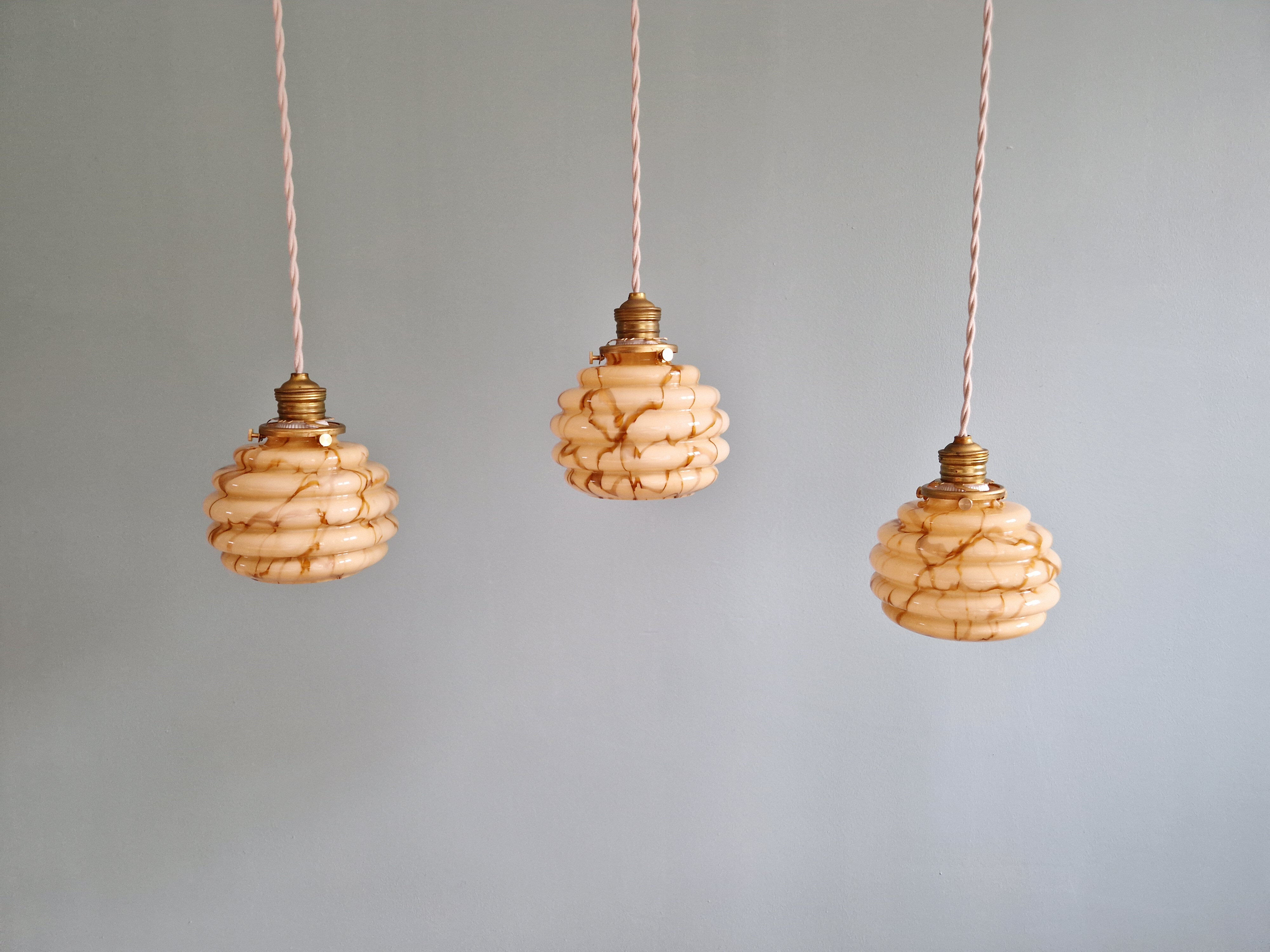 Art Deco suspension in marbled opaline and ouraline (4 available), 1920-30