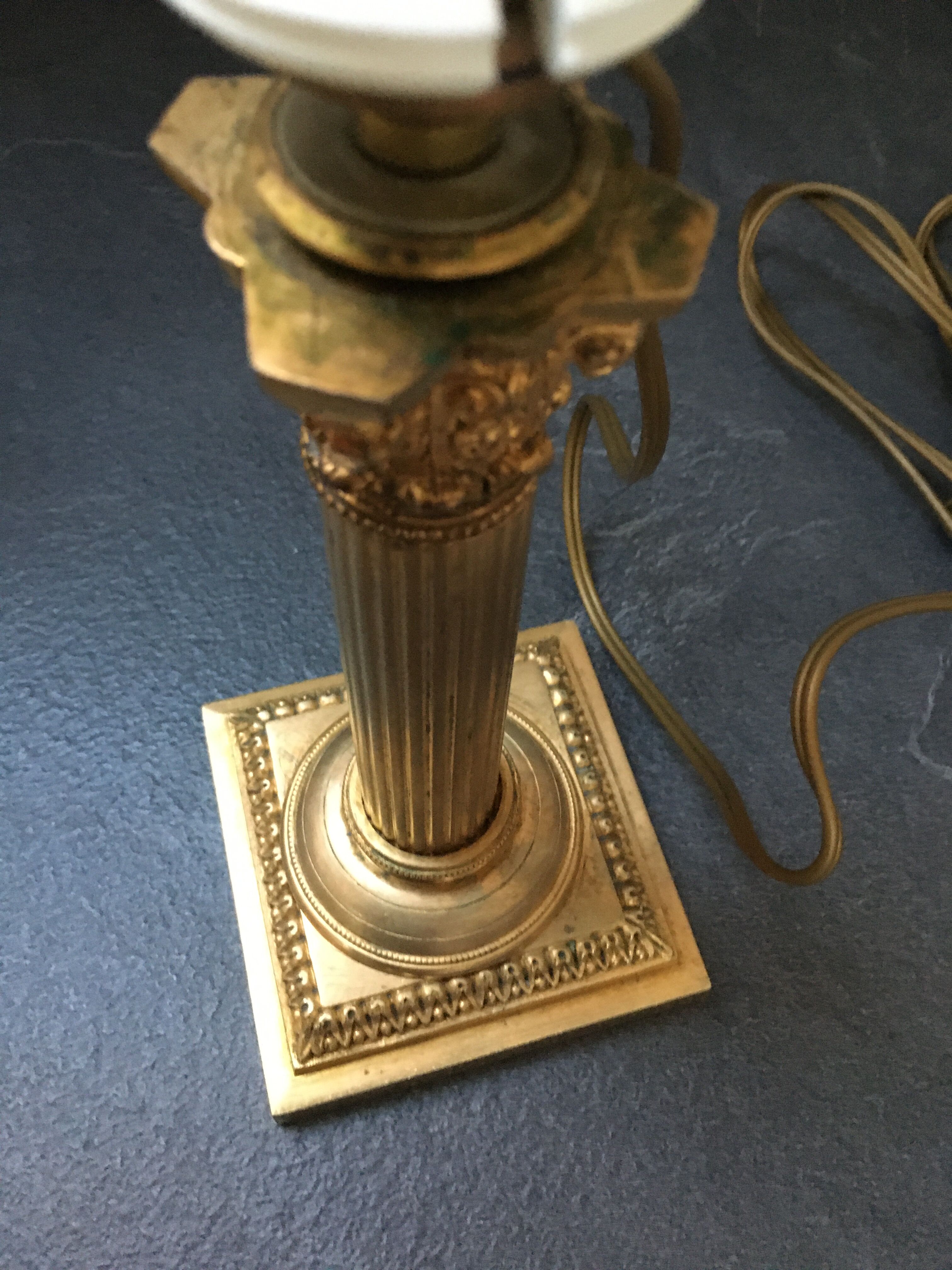 Golden bronze Corinthian column lamp