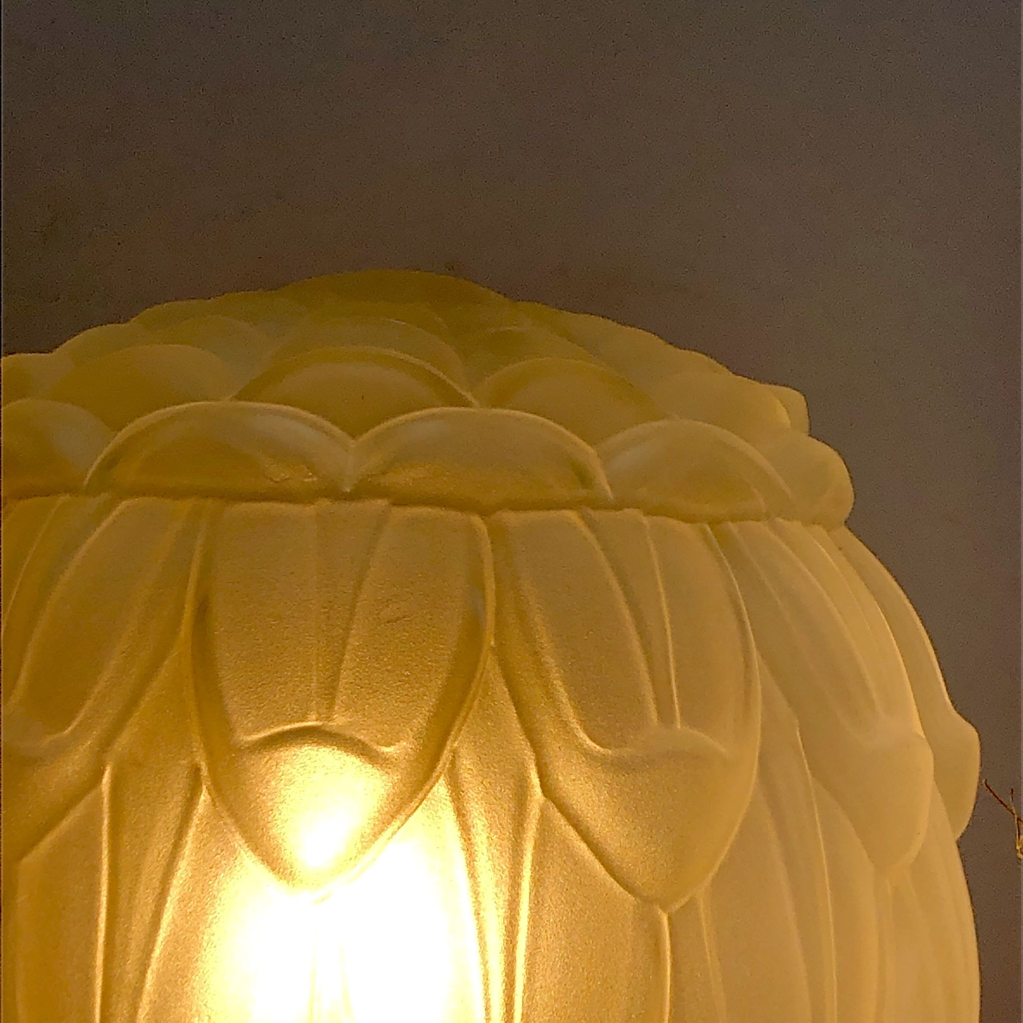 Lampe à poser globe vintage art déco en verre dépoli