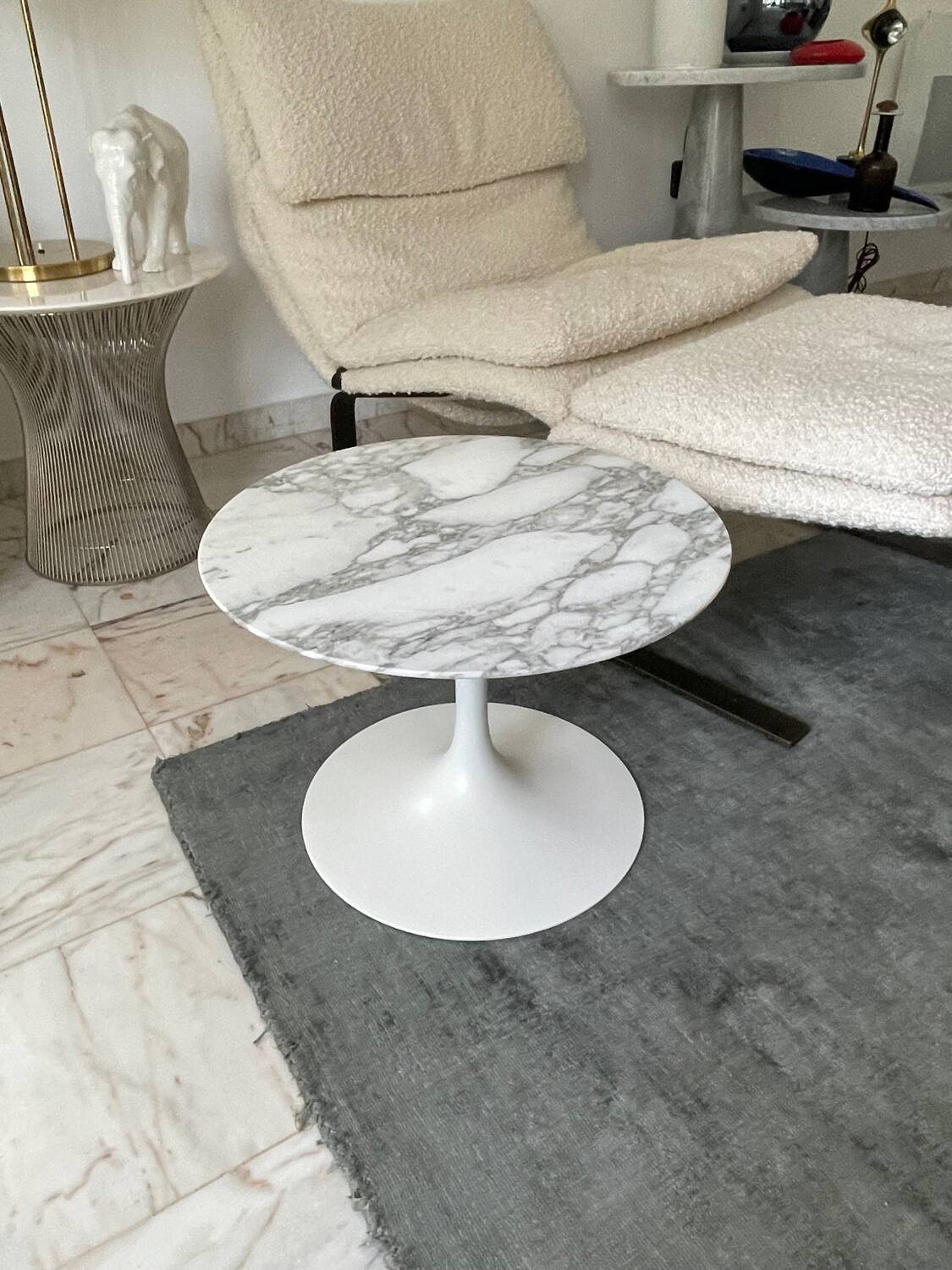 Small Knoll pedestal table - Saarinen