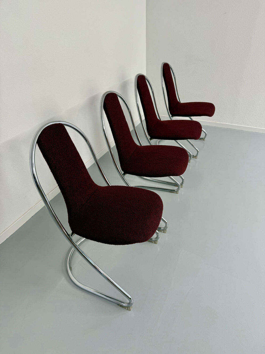 Set of 4 tubular chairs, Italian design, 70s vintage, Cantilever