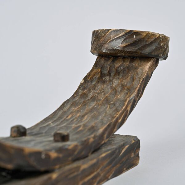 Chandelier sculpté à la gouge en bois massif, France, vers 1950