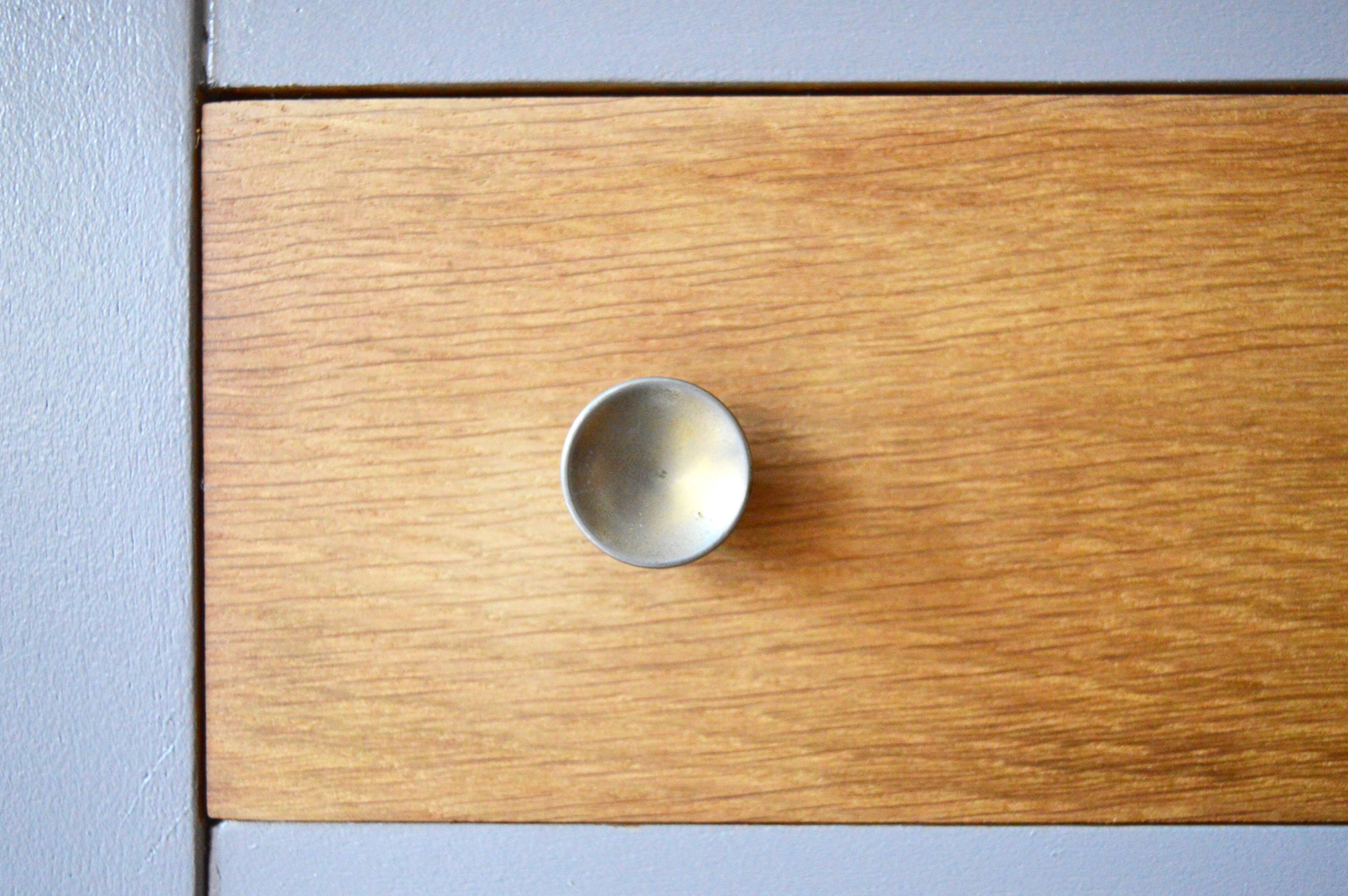 Asymmetrical cabinet