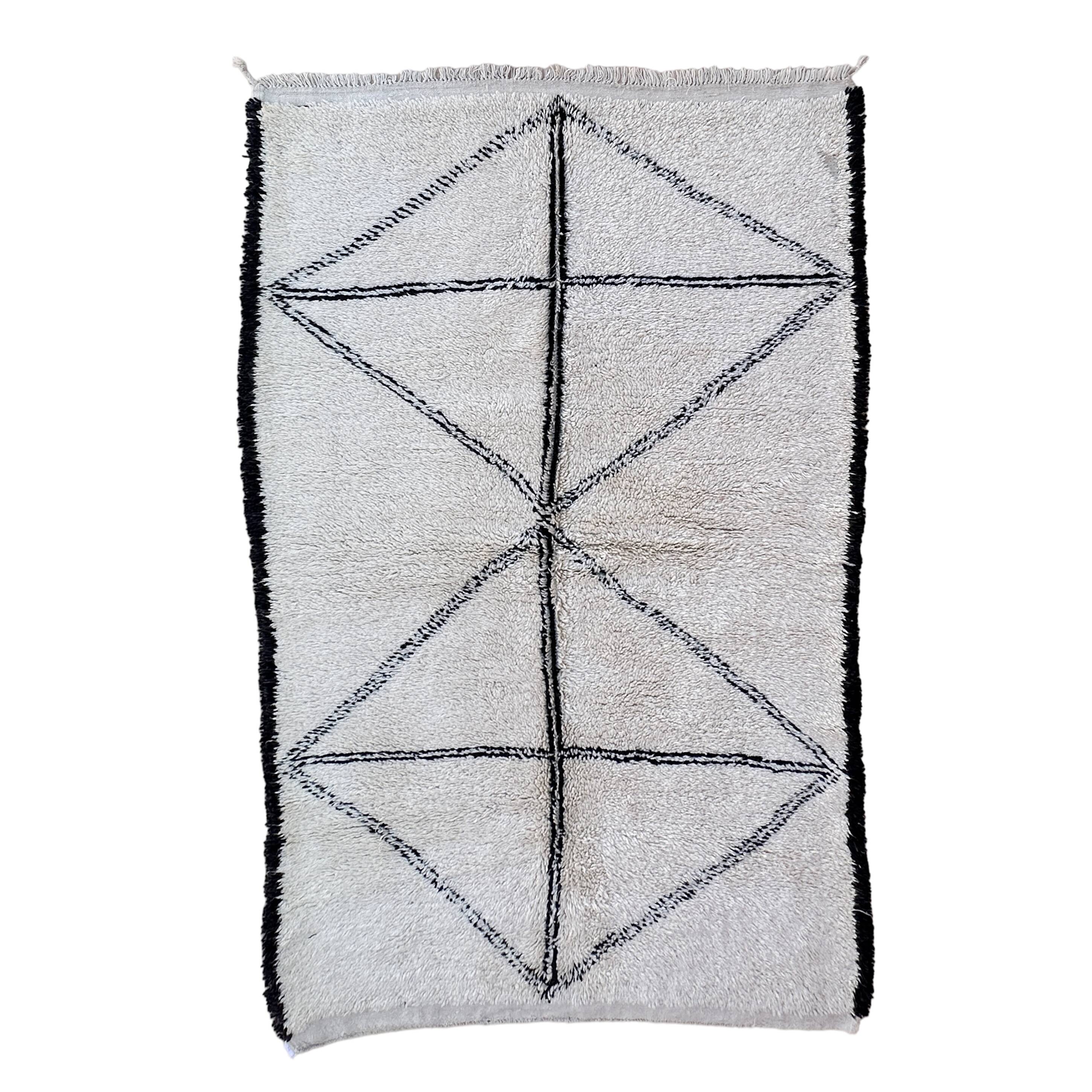 White Marmoucha Moroccan rug - 245 x 154 cm
