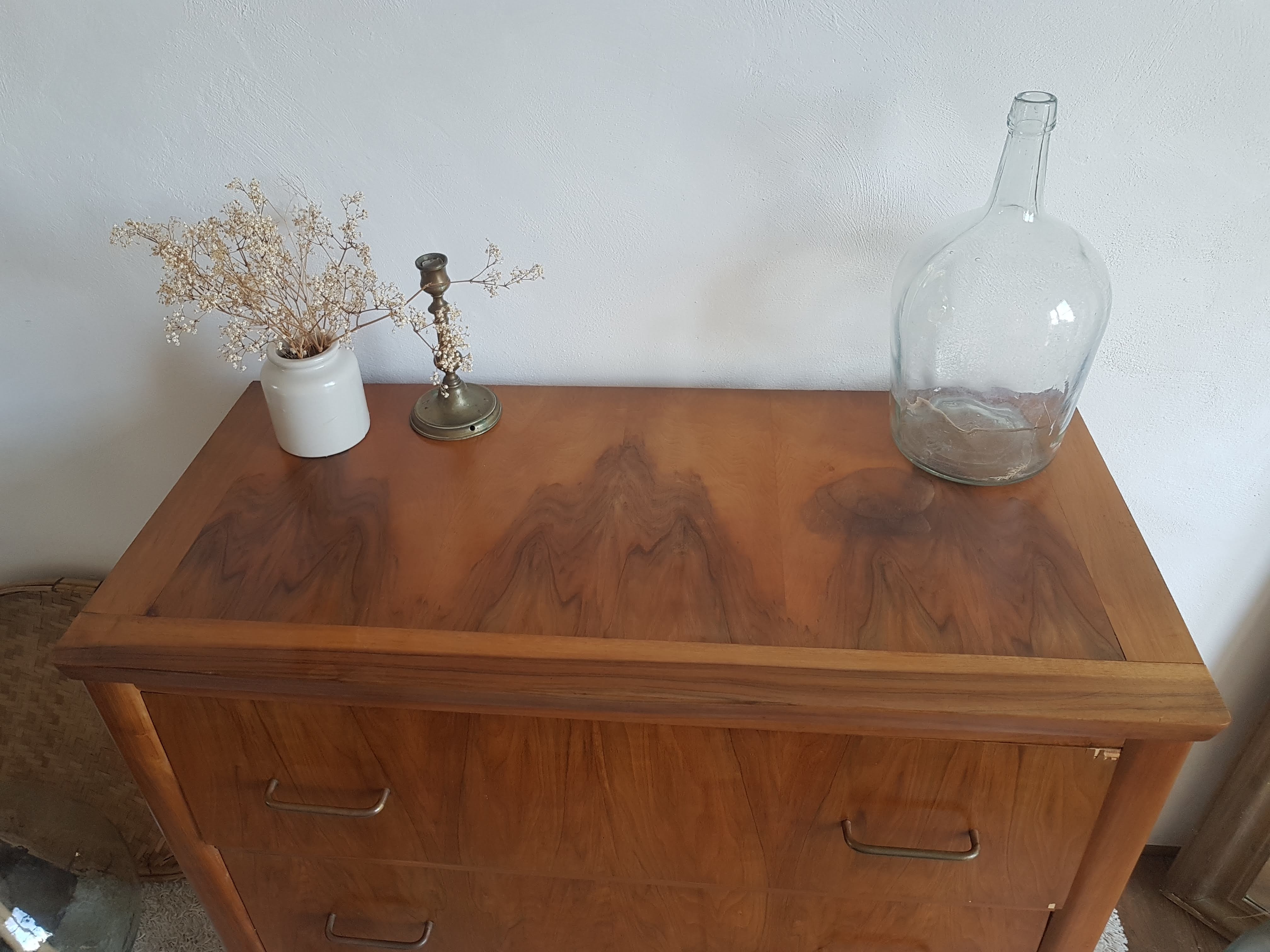 Dresser circa 60s - compass feet