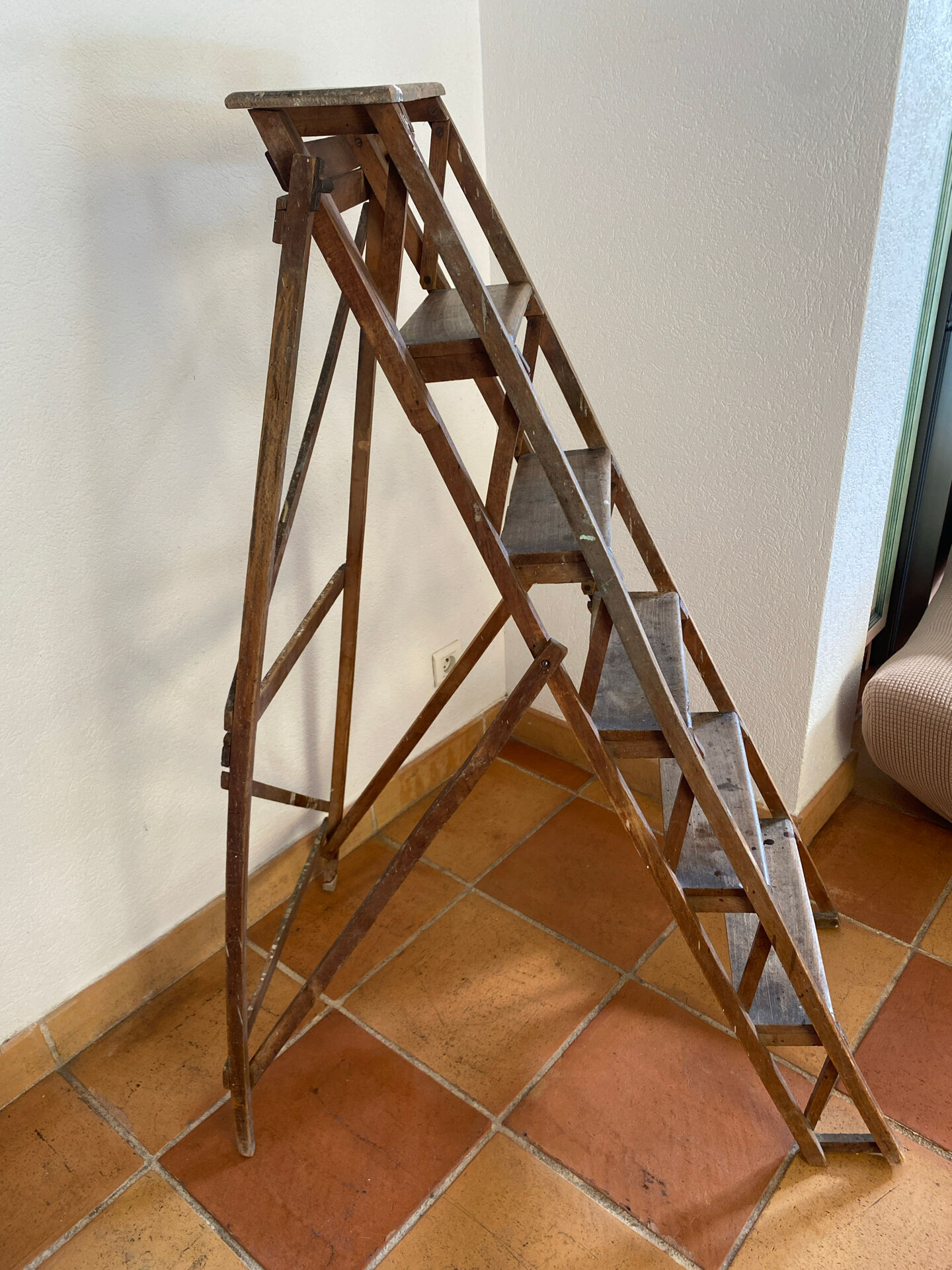 Wooden painter's step ladder