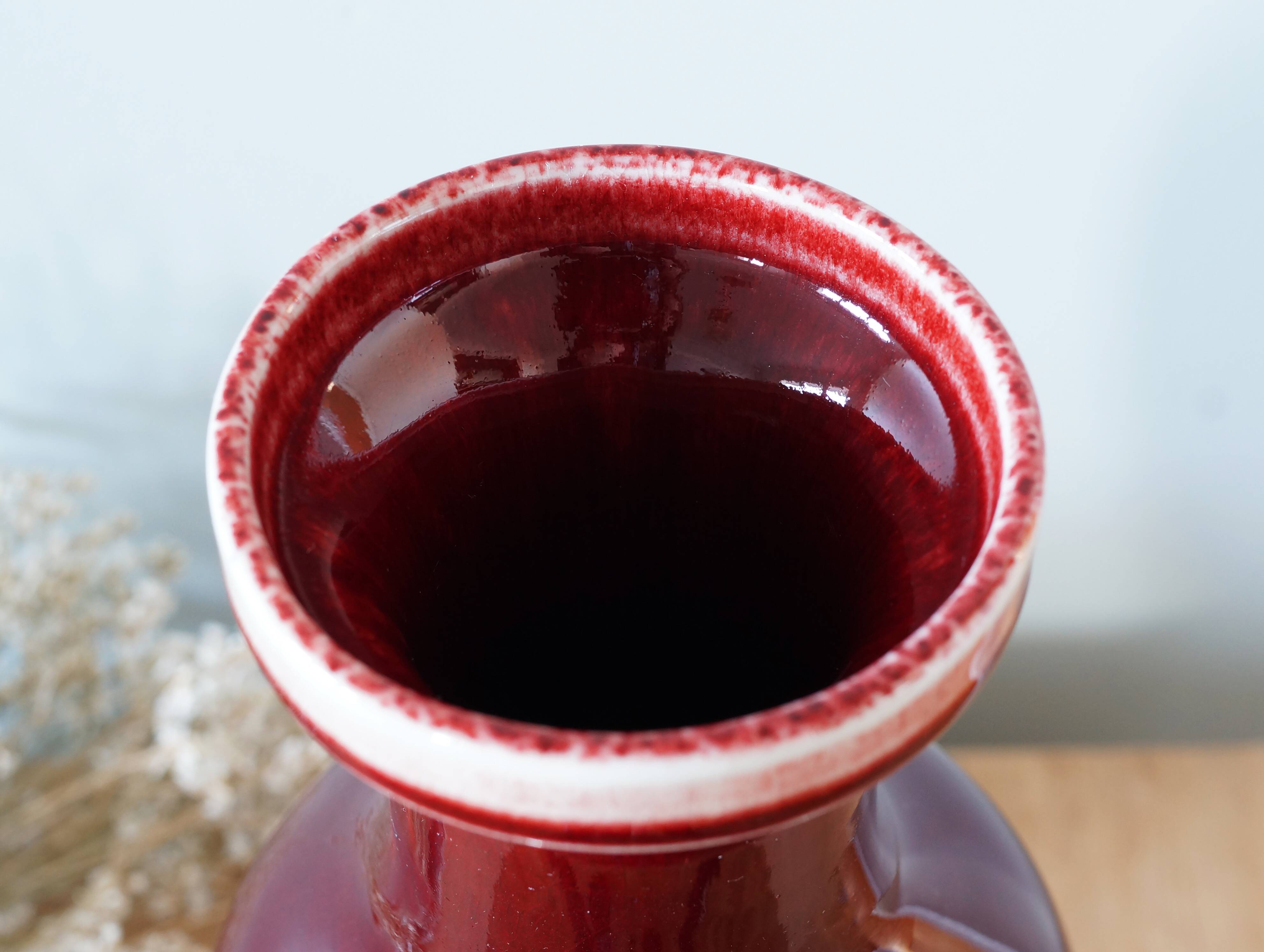 Grand vase couleur grenat en céramique