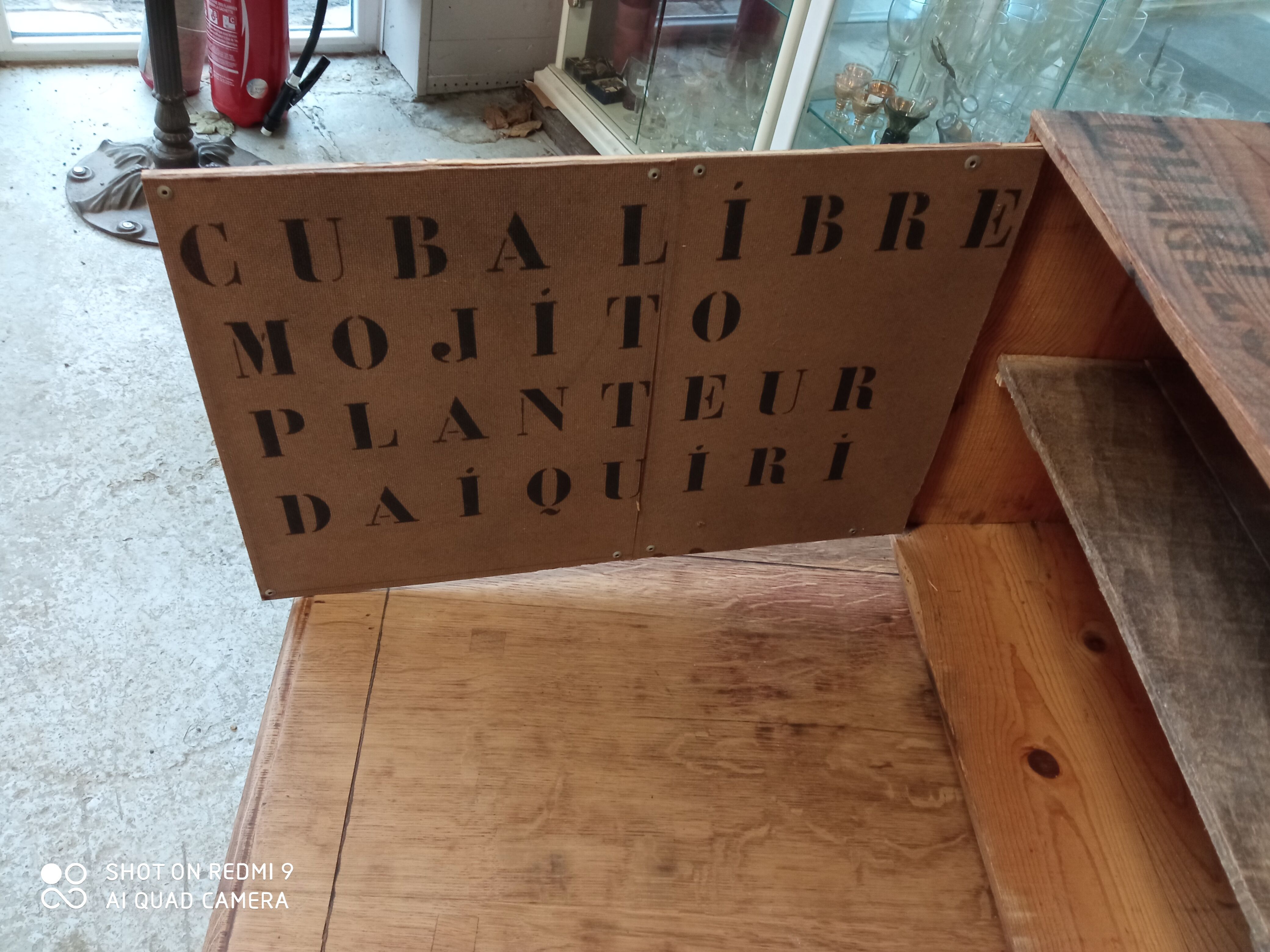 Extra furniture, Rum Charleston