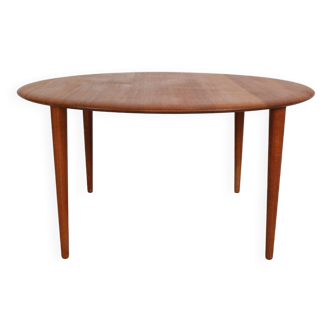 Peter Hvidt& Orla Mølgaard Nielsen Teak Round Coffee Table for France& Son, 1950