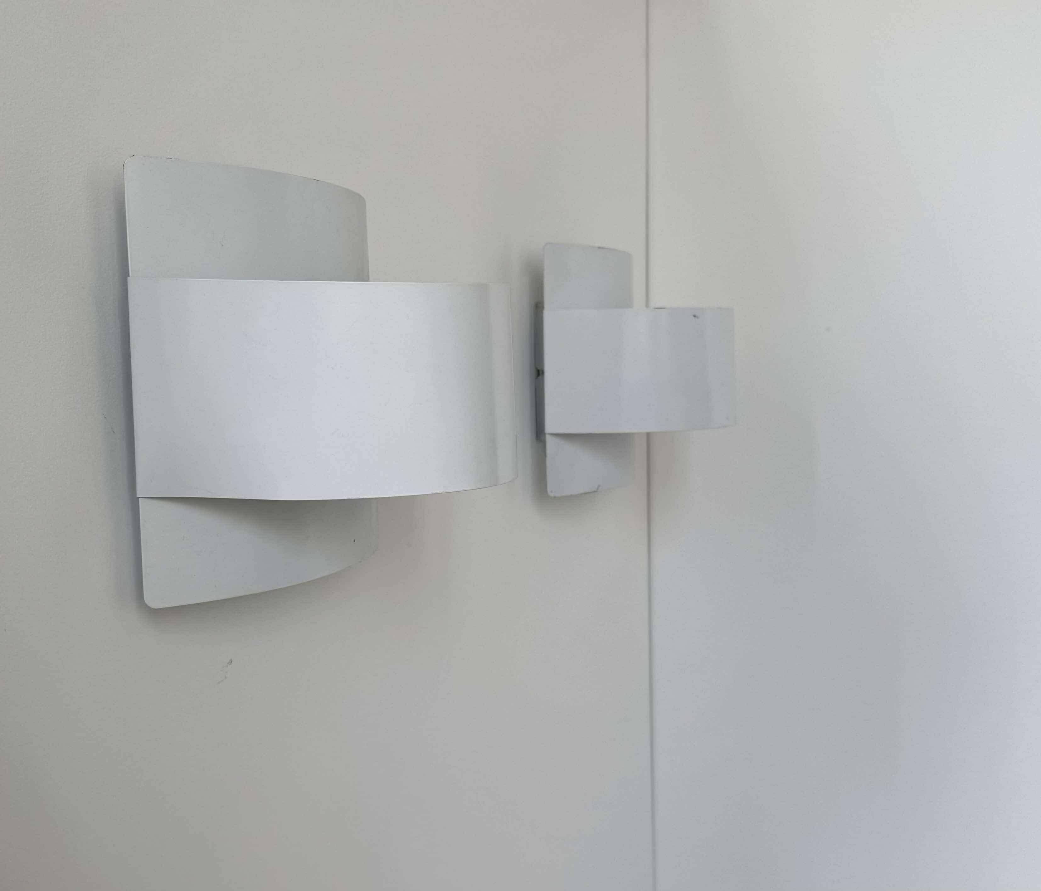 Pair of vintage wall lights, white lacquered metal, Peter Celsing Sweden 1960