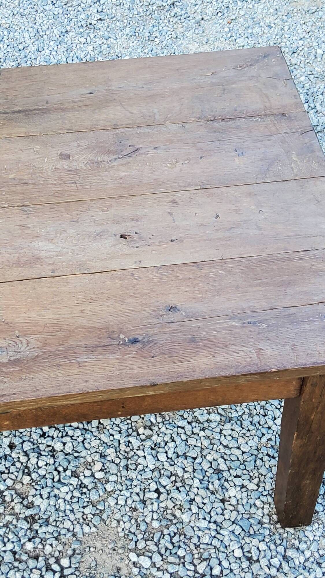 Oak farmhouse coffee table with spindle legs and one drawer, late 19th century