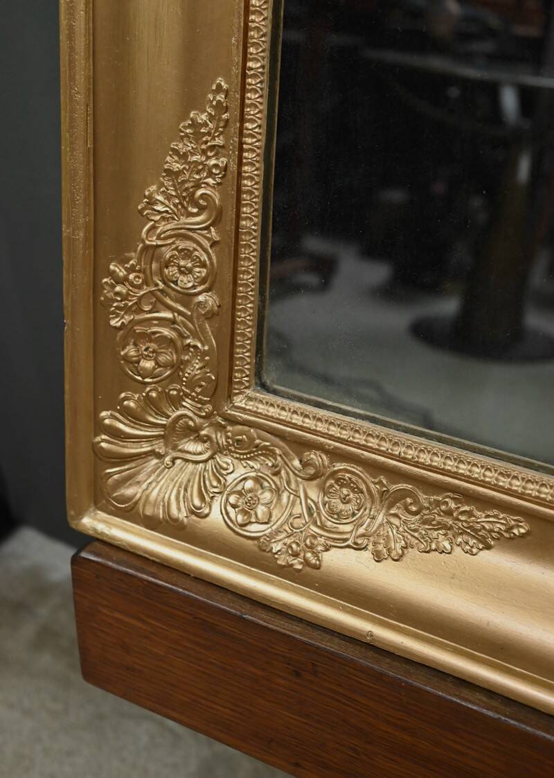 Important miroir en bois doré, style Restauration – Milieu XIXe