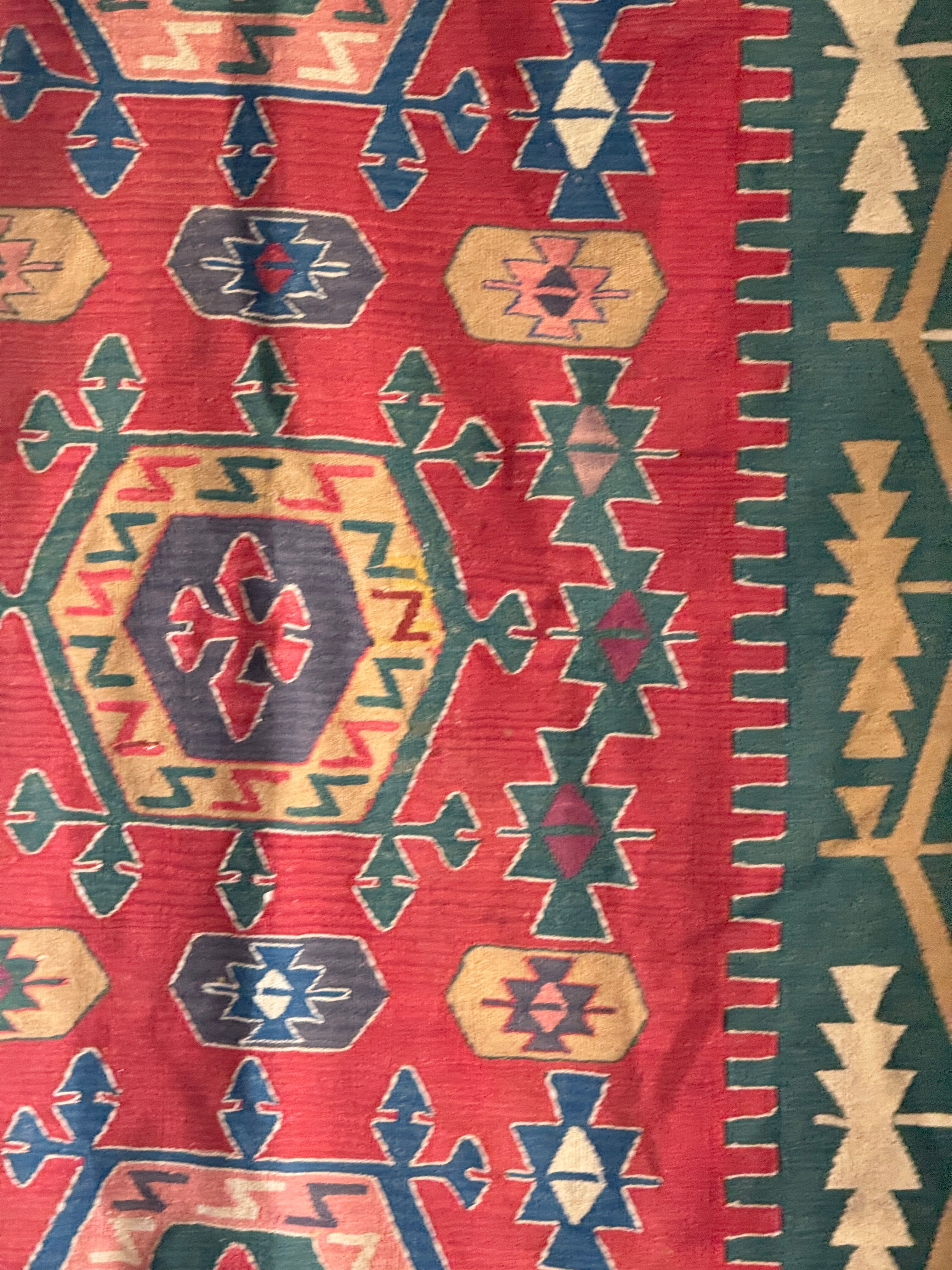 Large Turkish rug with a dominant red colour 231x170.