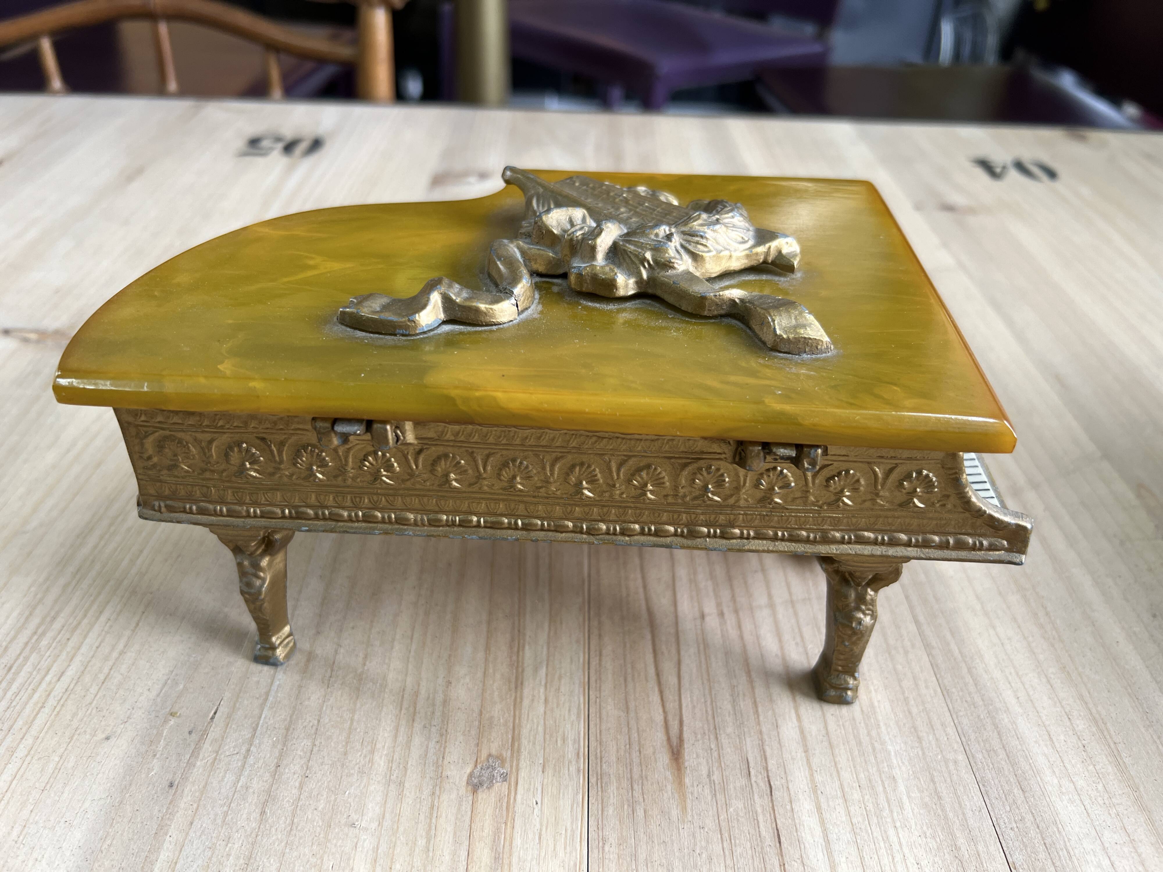 Piano music box vintage des années 50