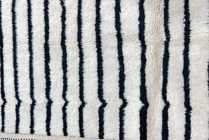 Handmade traditional pure wool rug size 2/3 m