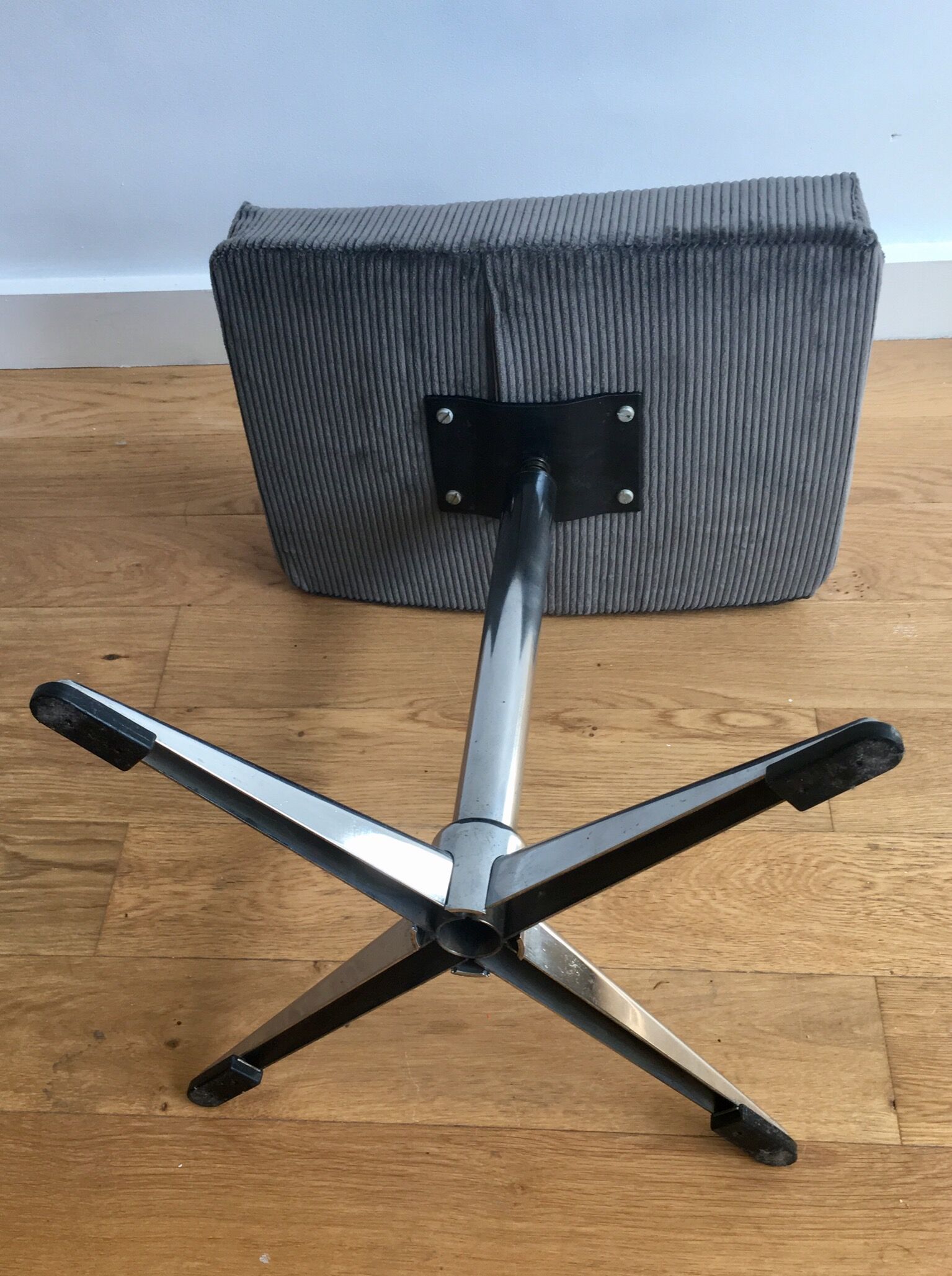 Stool or footrest upholstered in Velvet big sides