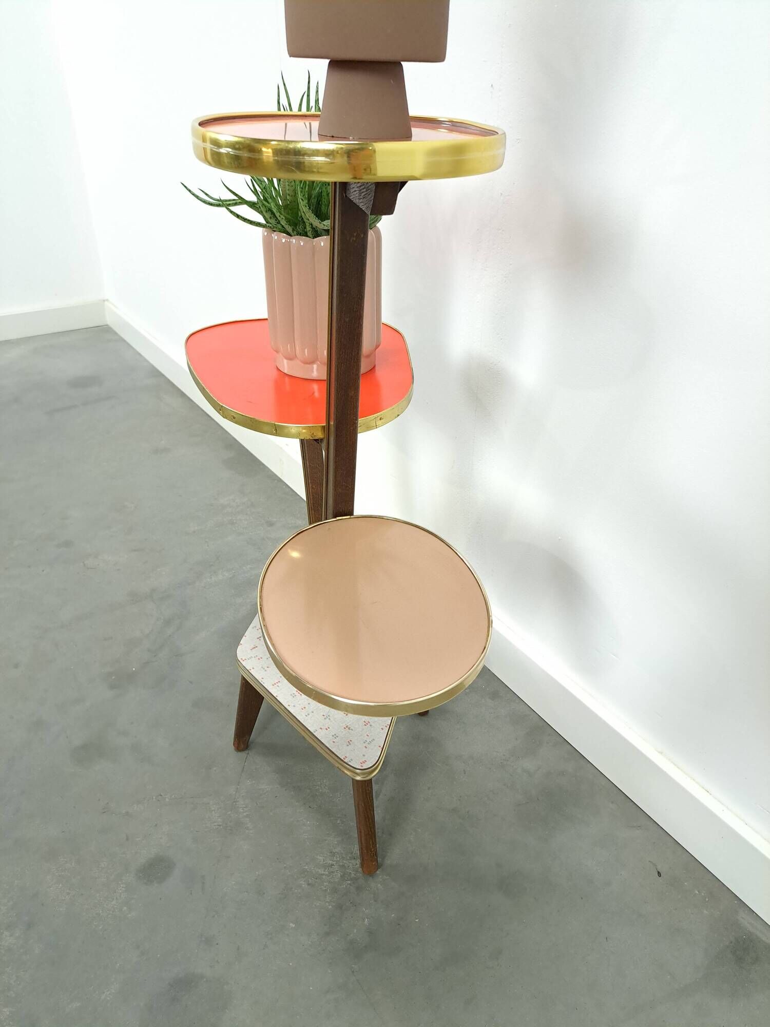 Hoge vintage plantentafel met messing en formica, plantenrek