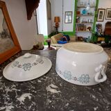 Soup tureen, vegetable dish