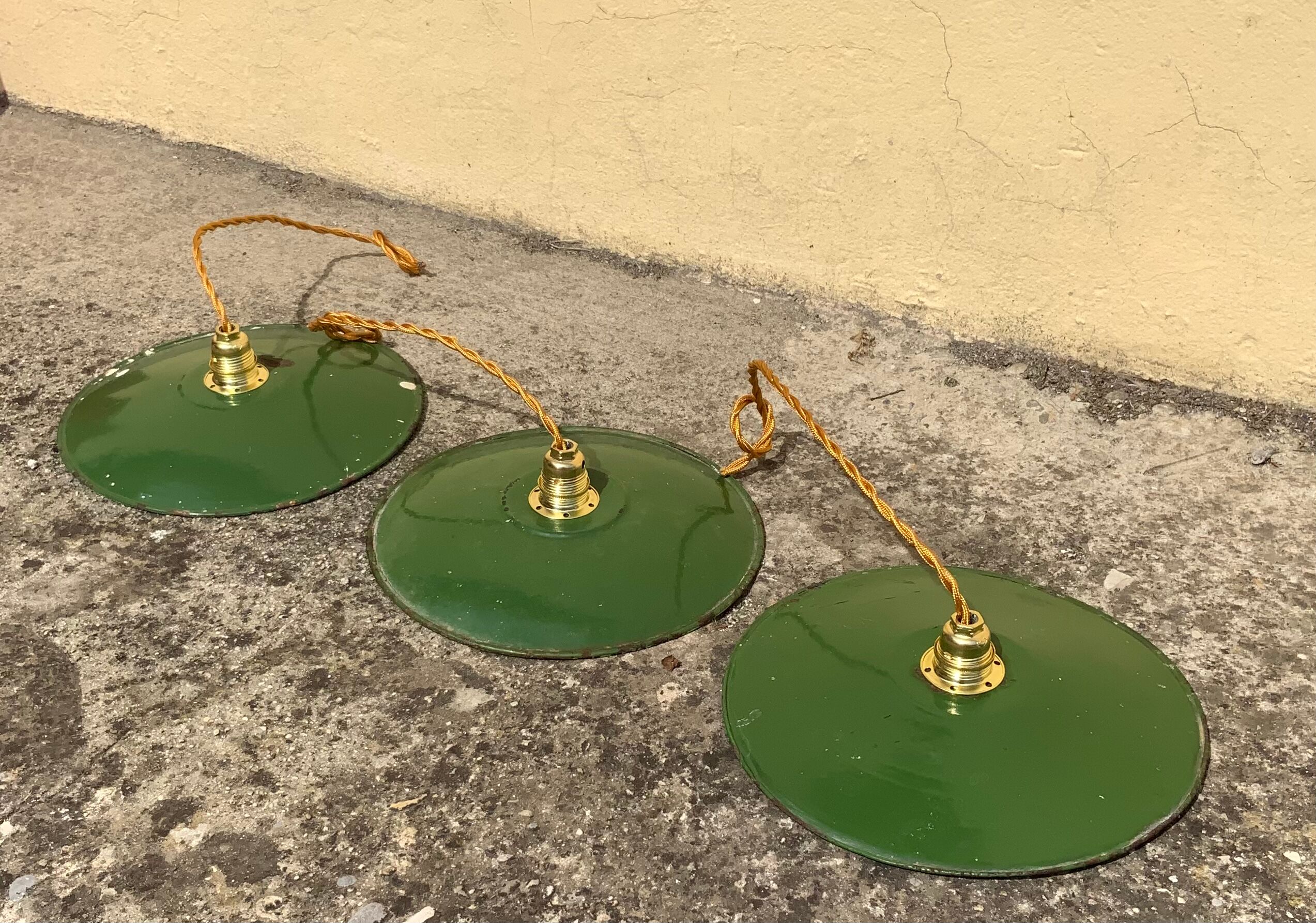 Three Suspensions enamelled sheet green and white golden threads brass socket