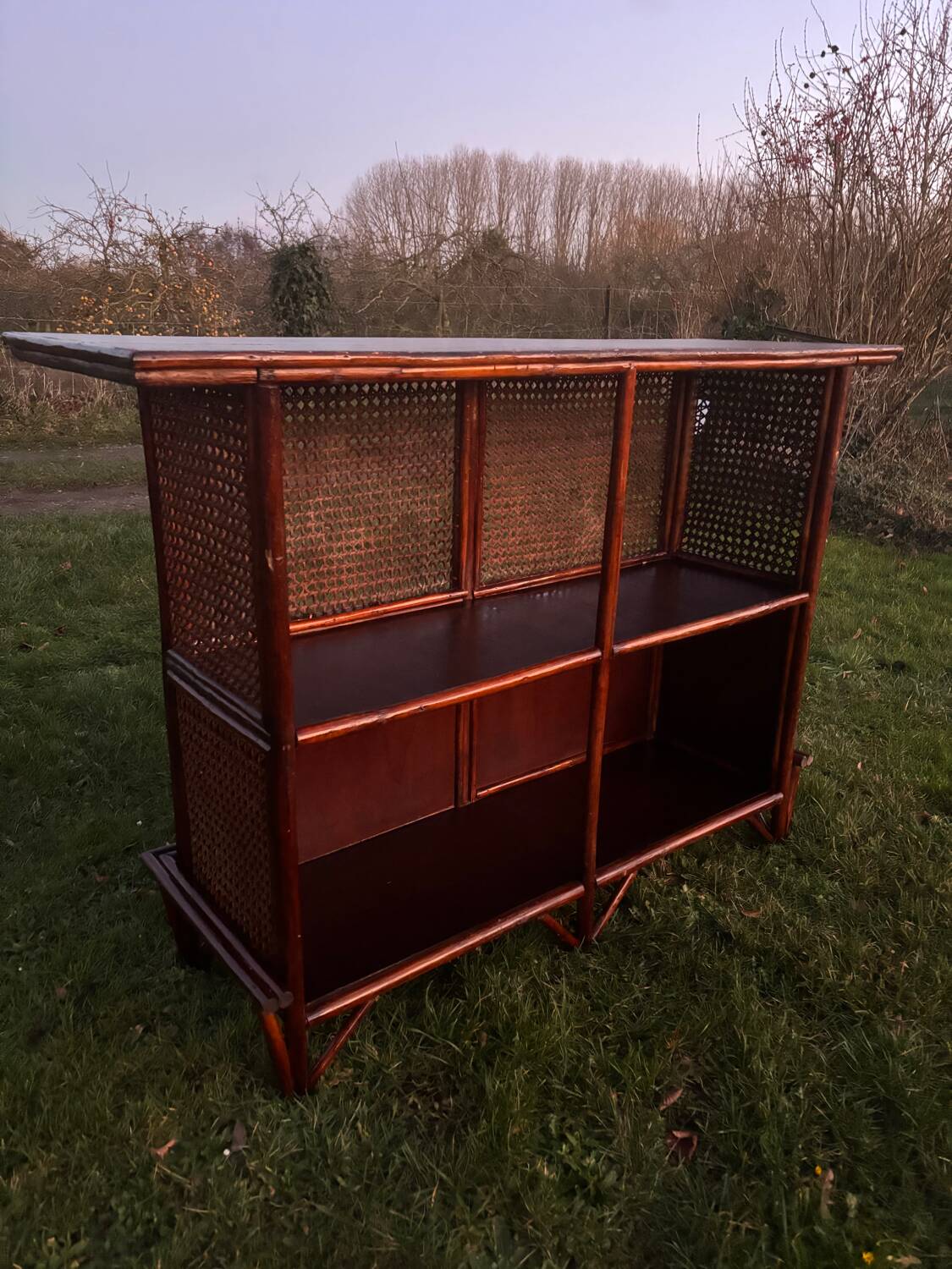 Rattan bar