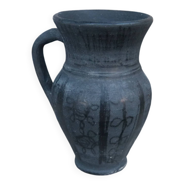 Pichet en poterie noire mat et brillant