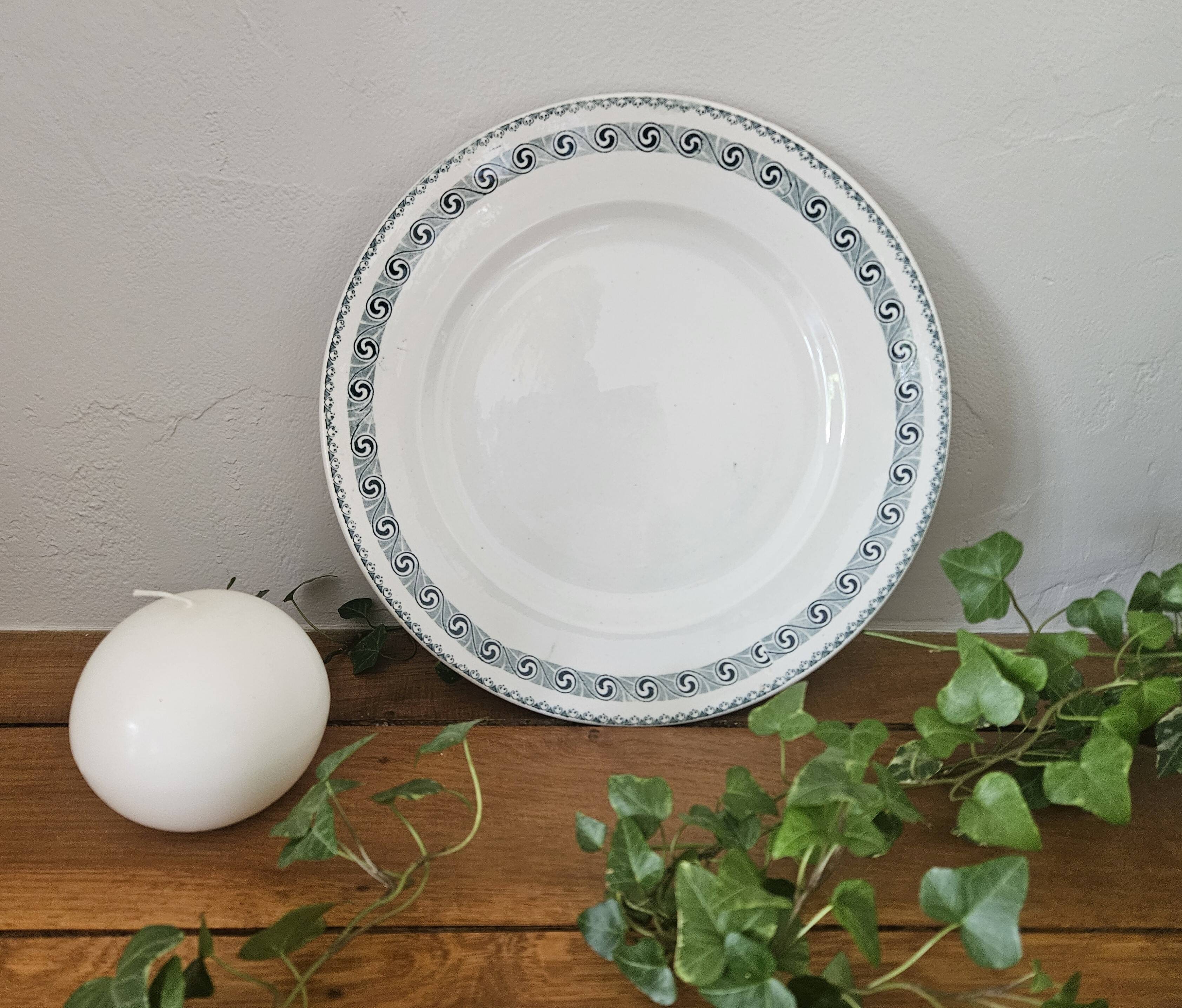 Antique serving dish in Saint-Amand earthenware (Nord)