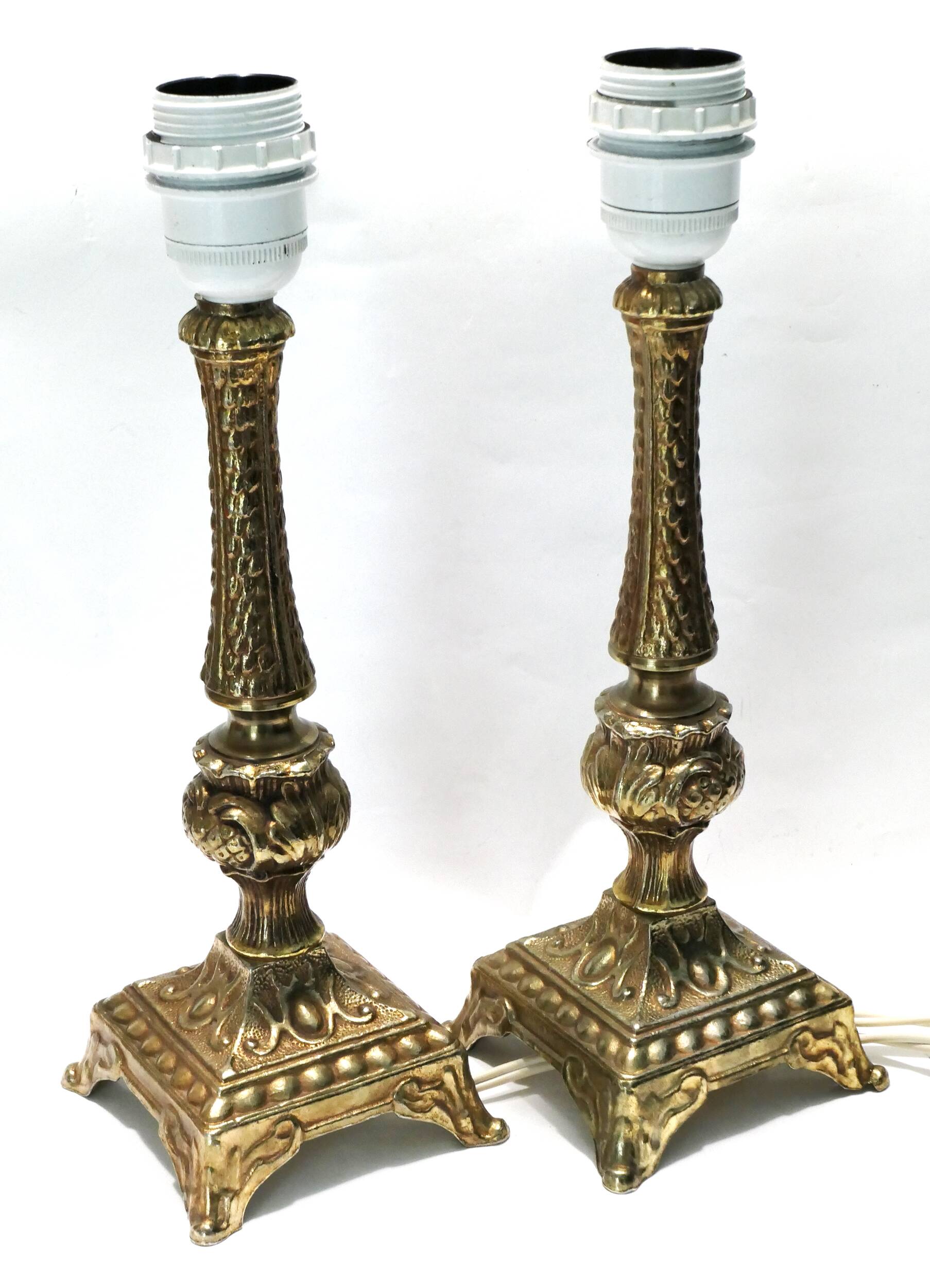 Pair of neo-classical lamps 1970 gold metal