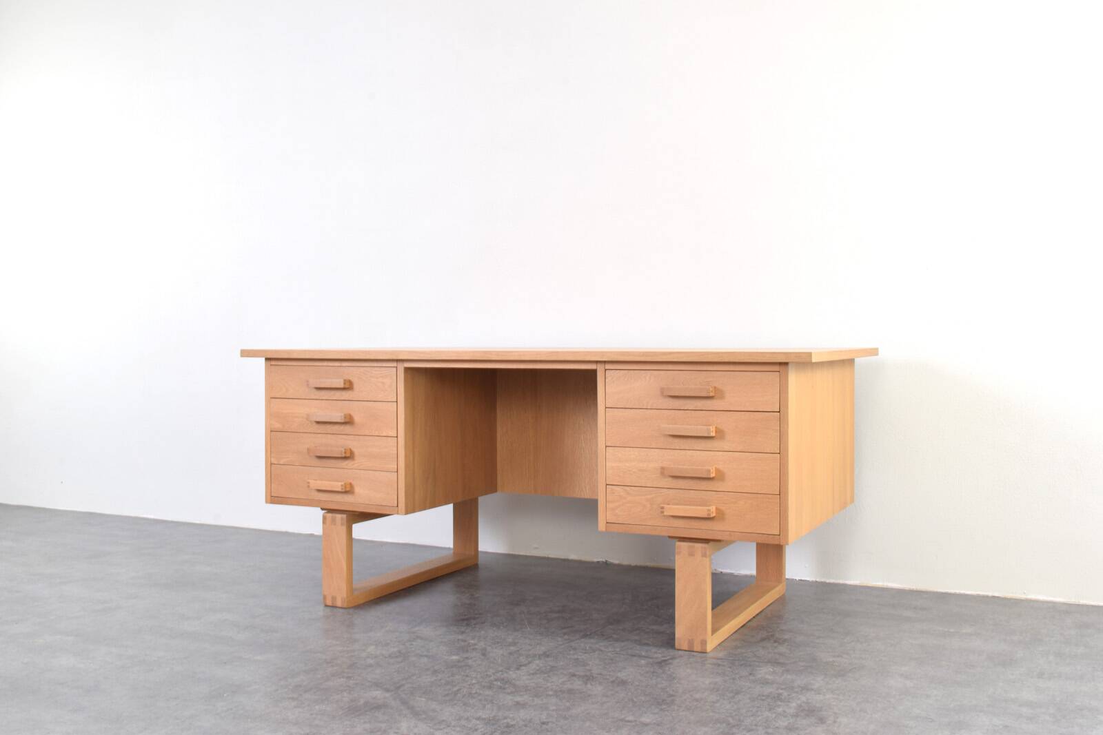 Mid-Century Oak Freestanding Desk by Torben Valeur & Henning Jensen for Dyr