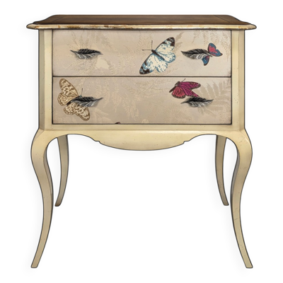 Commode Grange laquée à motif de papillons