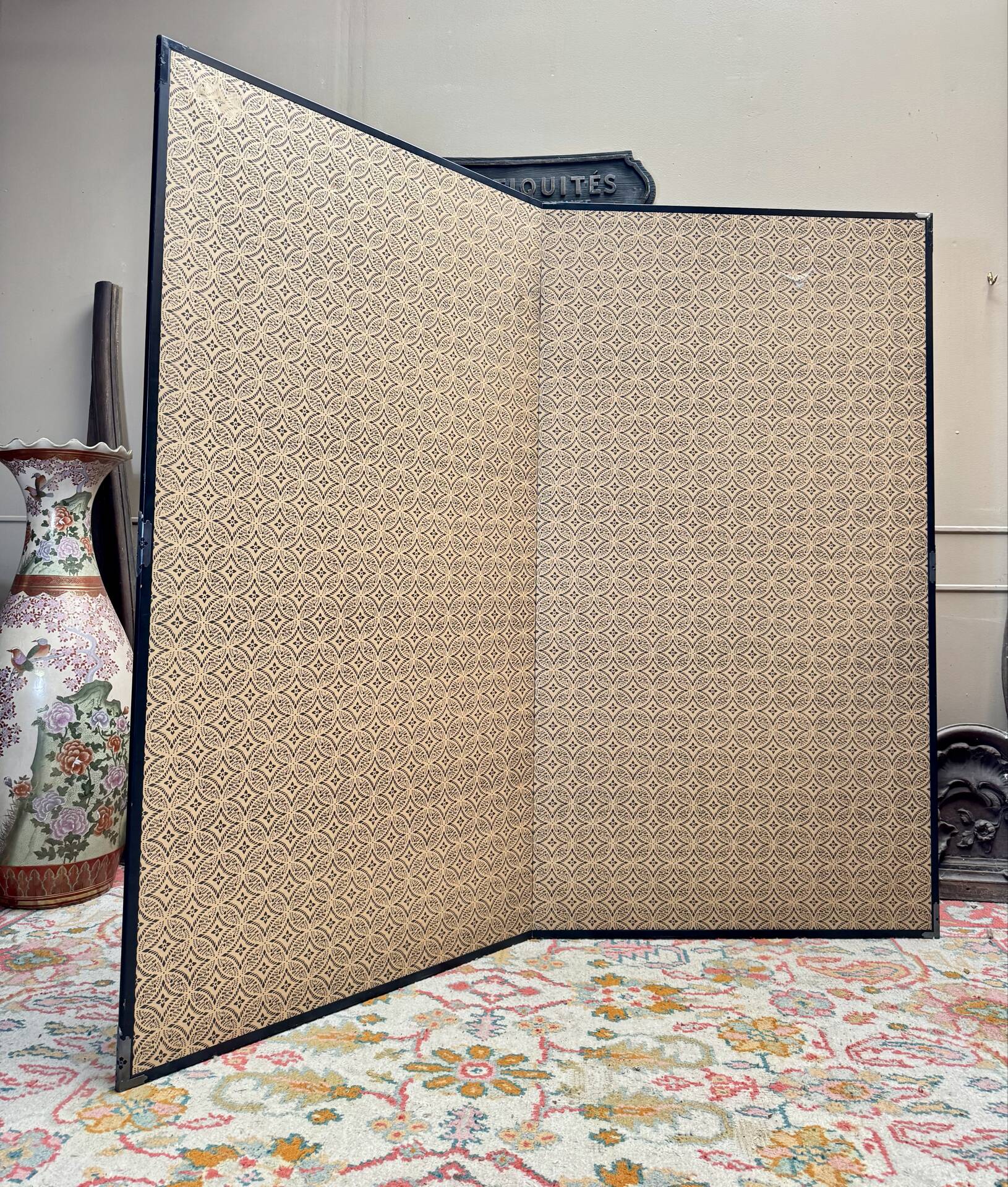 Two-panel screen with a decoration of plants and birds, Japan.