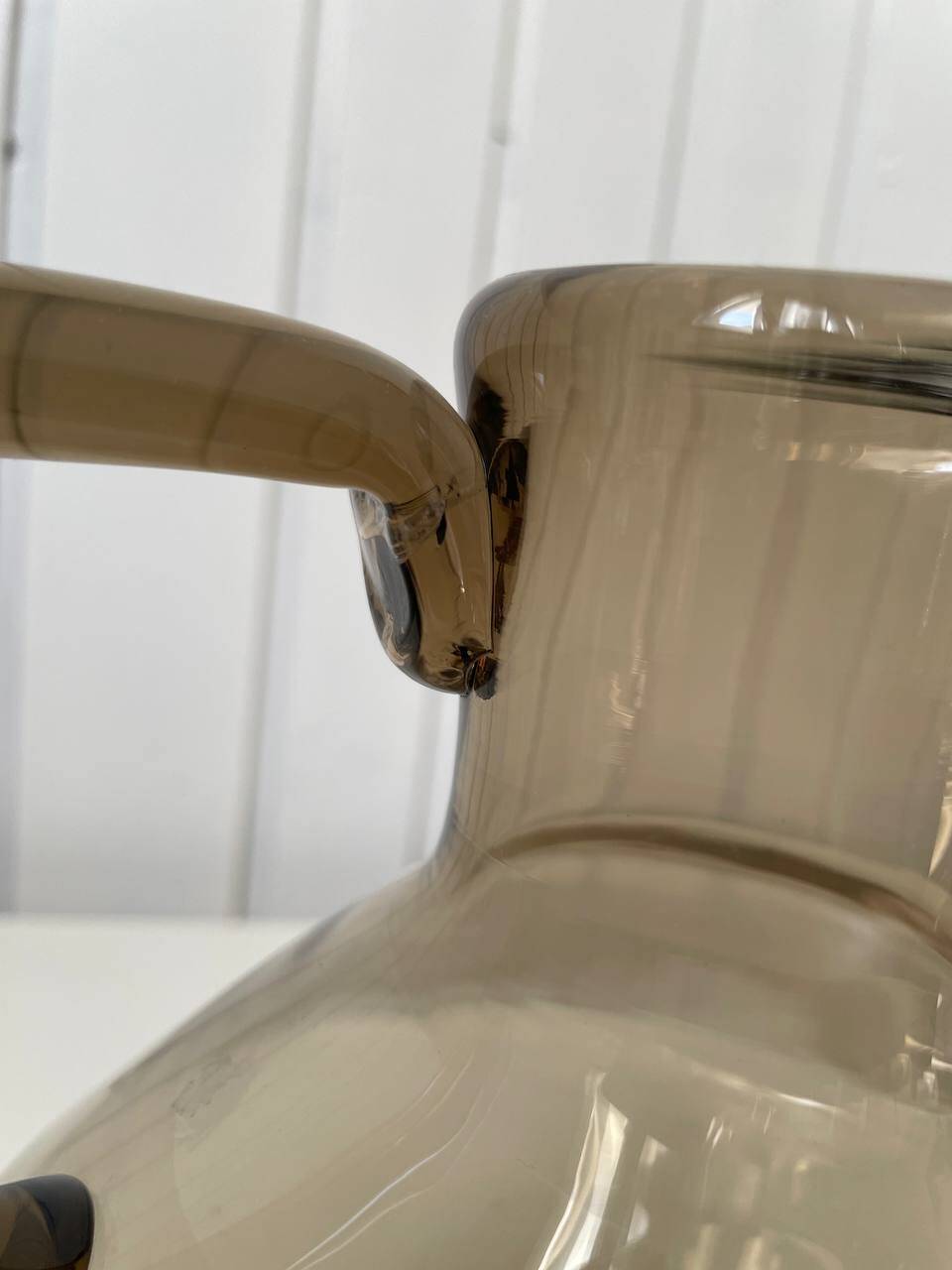 Carafe en verre fumé de style Art Déco
