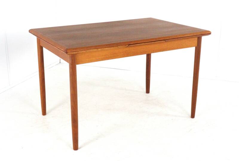 Extendable rectangular dining table "Horsbyg" - Danish design in teak