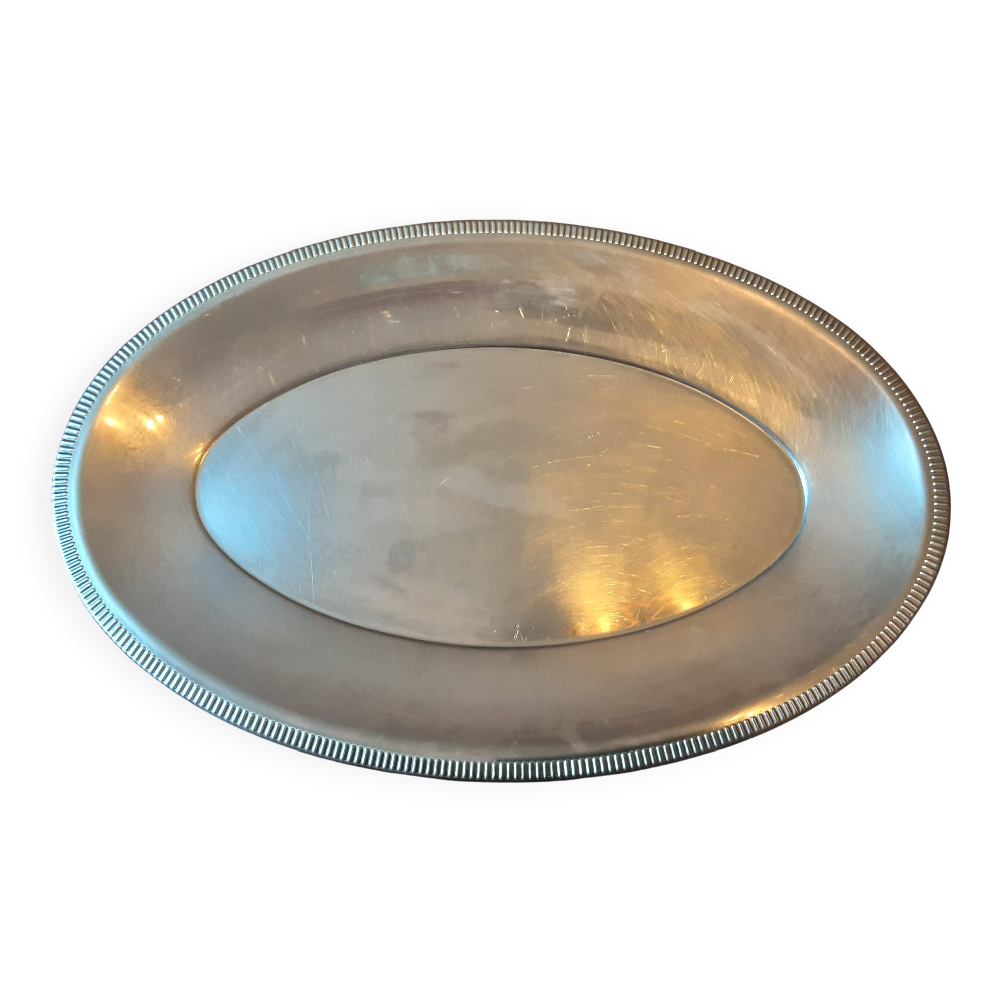 Oval metal dish