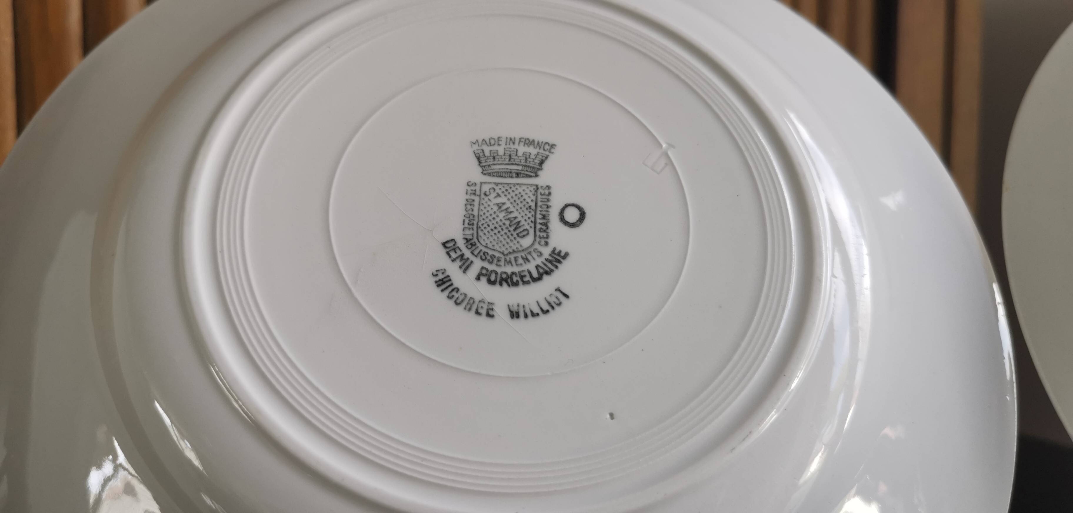 4 Terre de Fer Saint Amand et Hamage plates “Chicorée Williot” model