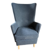 Scandinavian-style armchair, with a modern and timeless design.
