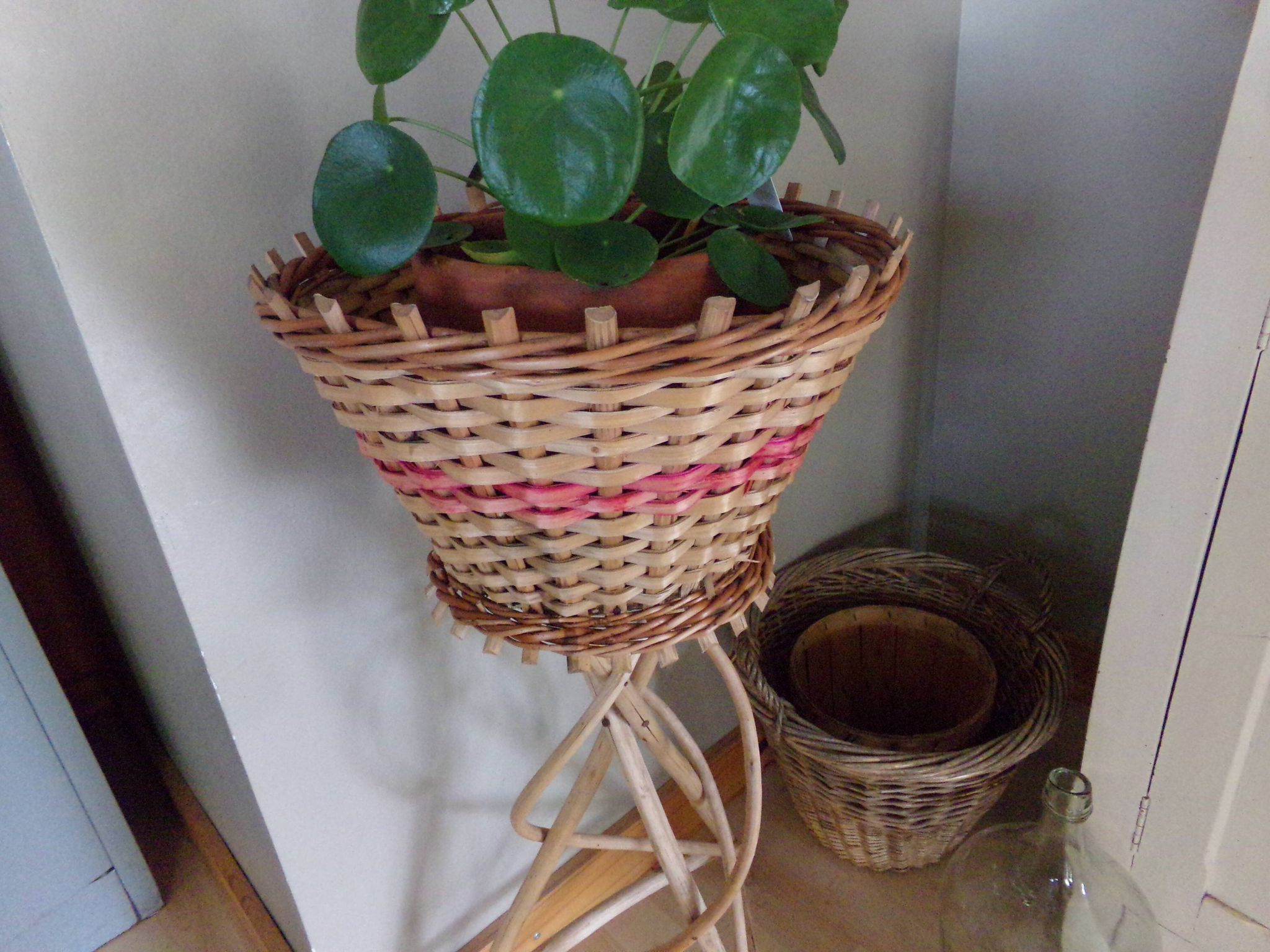 Porte-plantes en rotin et osier