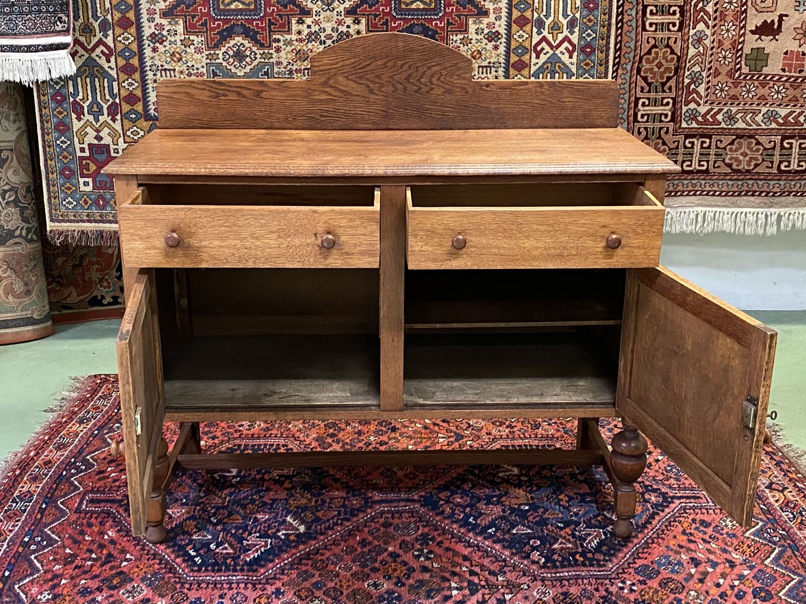 Early 20th century English oak buffet