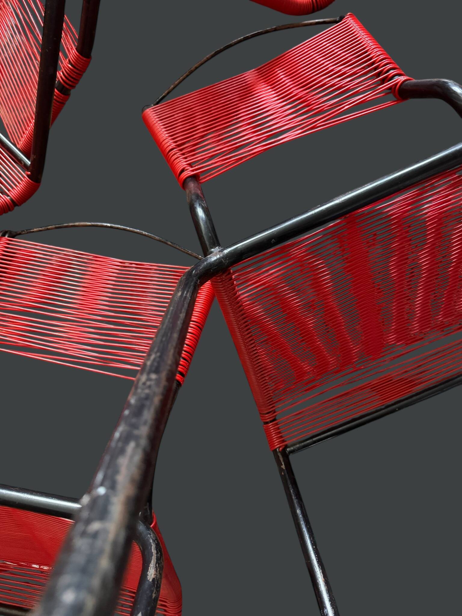 Set de 4 chaises Spaghetti rouges – Design italien 70s – style Belotti