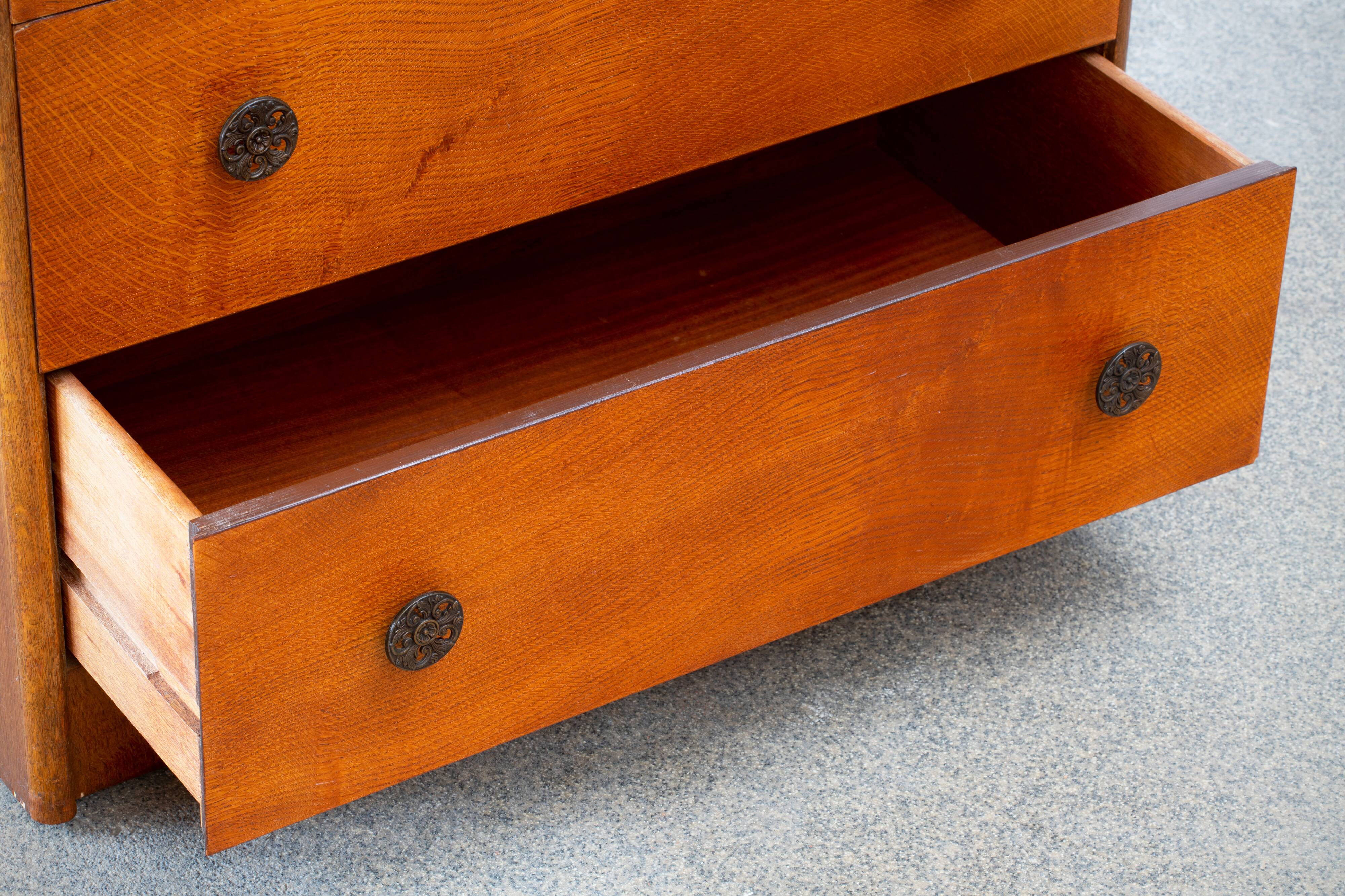 Vintage dresser 1930