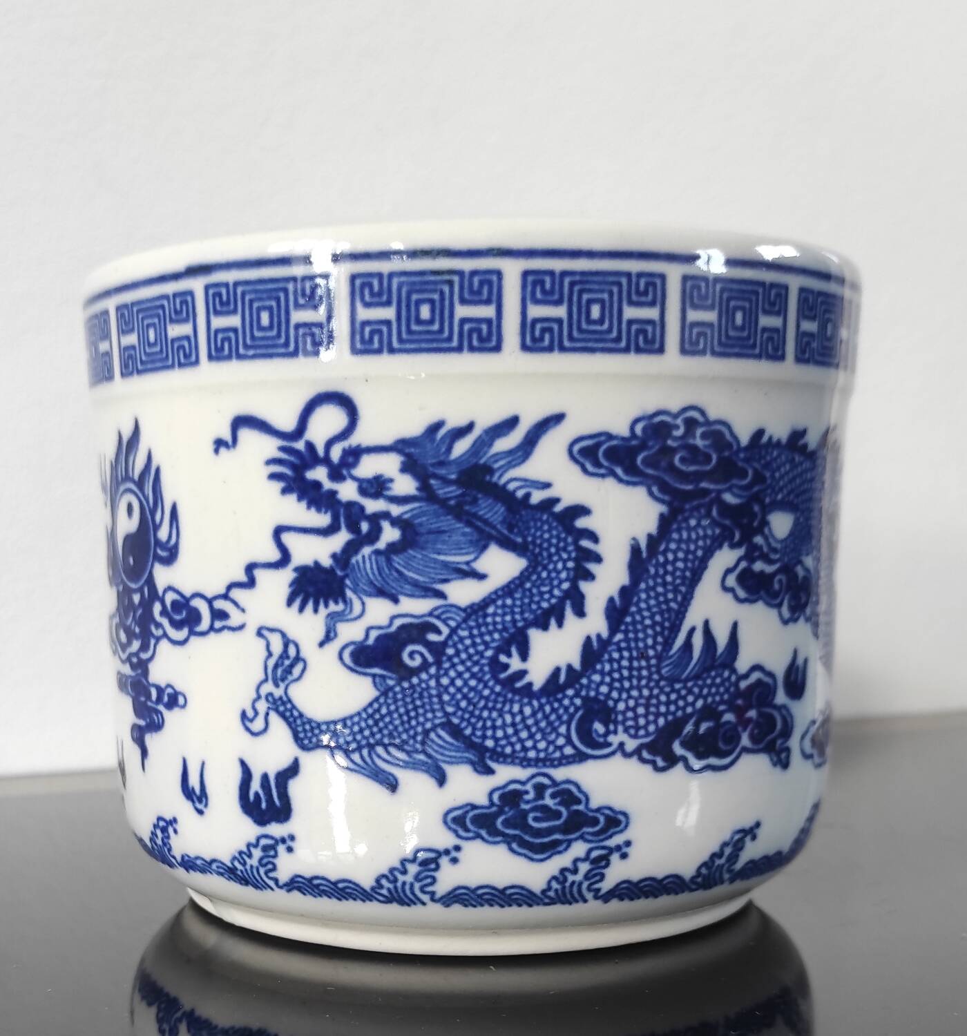 Cache-pot / Vintage porcelain brush pot