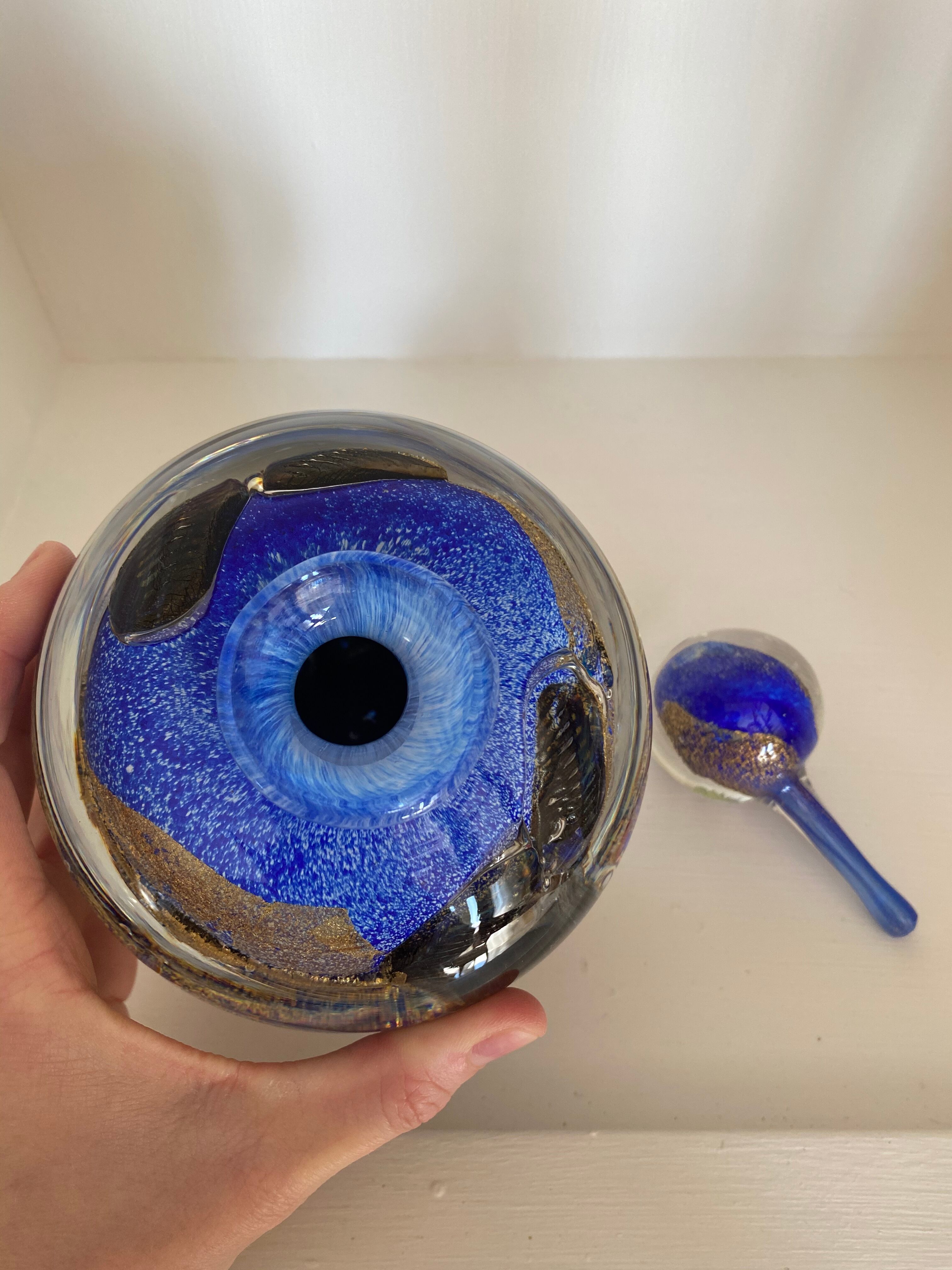 Ovoid bottle of master glassmaker Jean-Claude Novaro in perfect condition