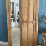 Armoire en bois massif restaurée
