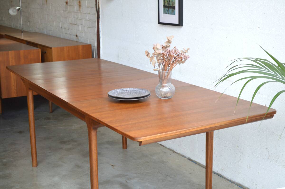 McIntosh table with double butterfly extensions 160cm