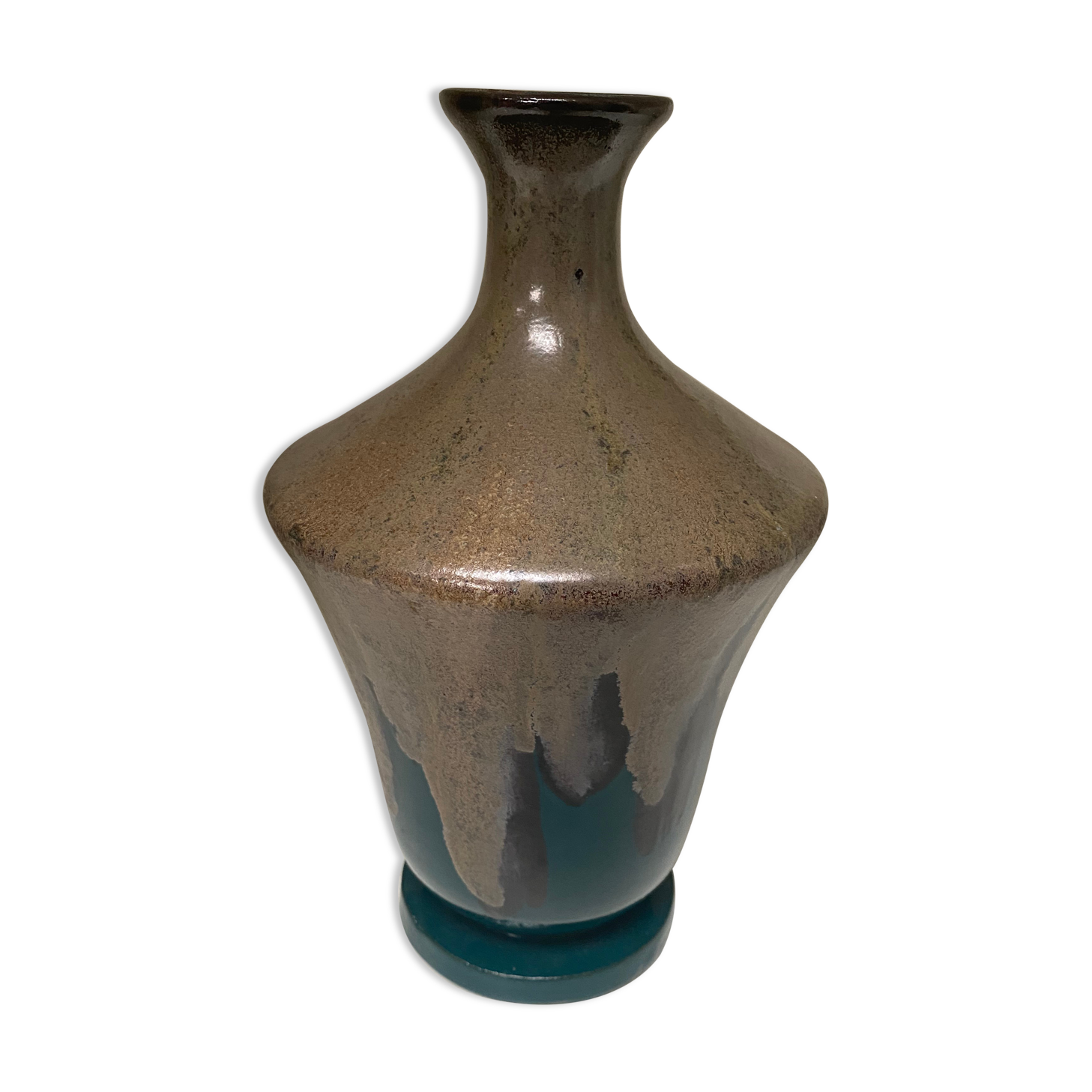 Old ceramic vase Pont des Vernes